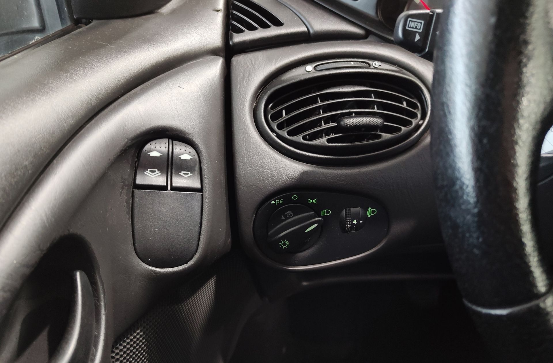 Ford Focus 1.8 TDCi Trend - foto 19