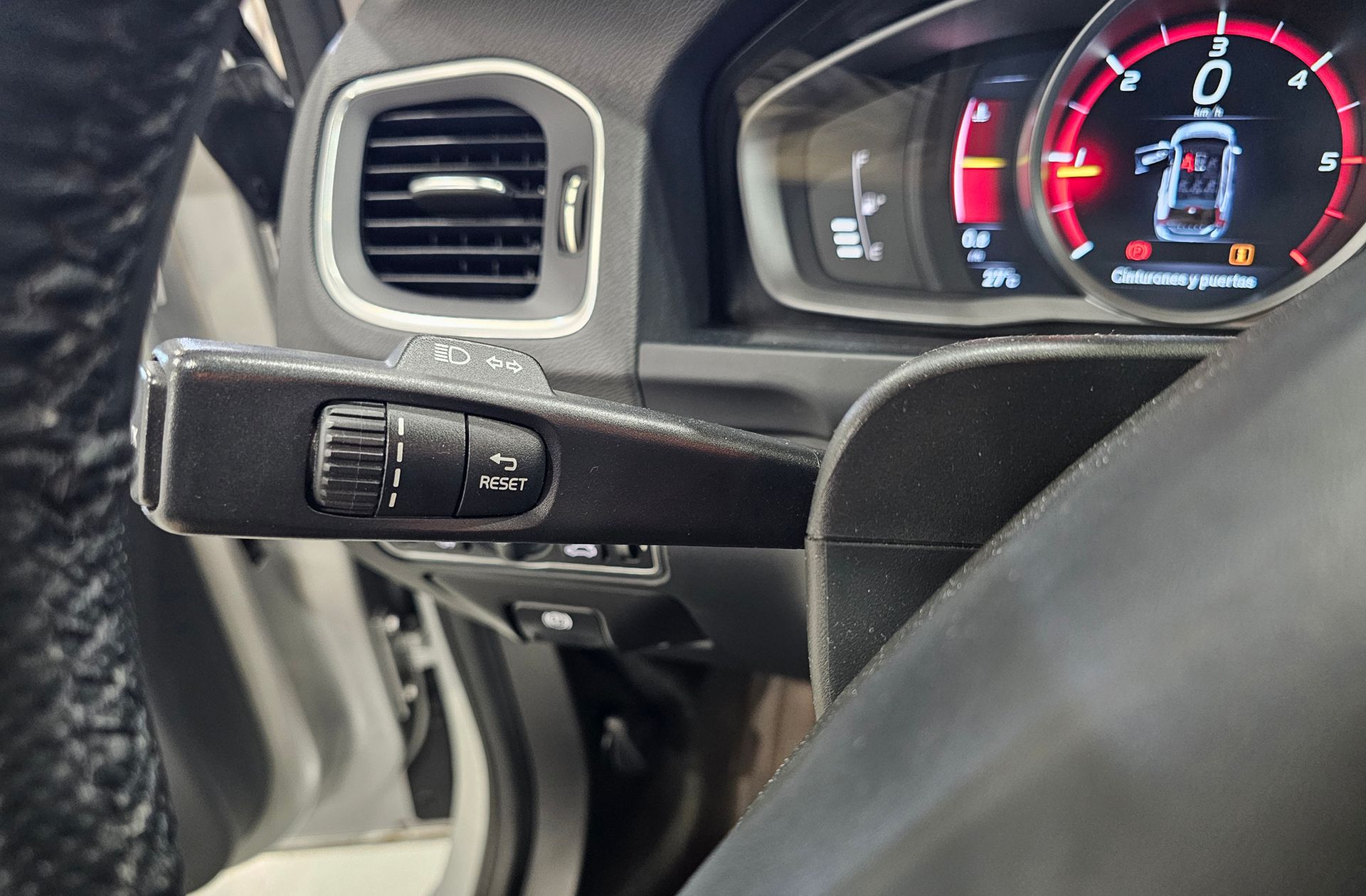 Volvo V60 D2 Momentum - foto 24