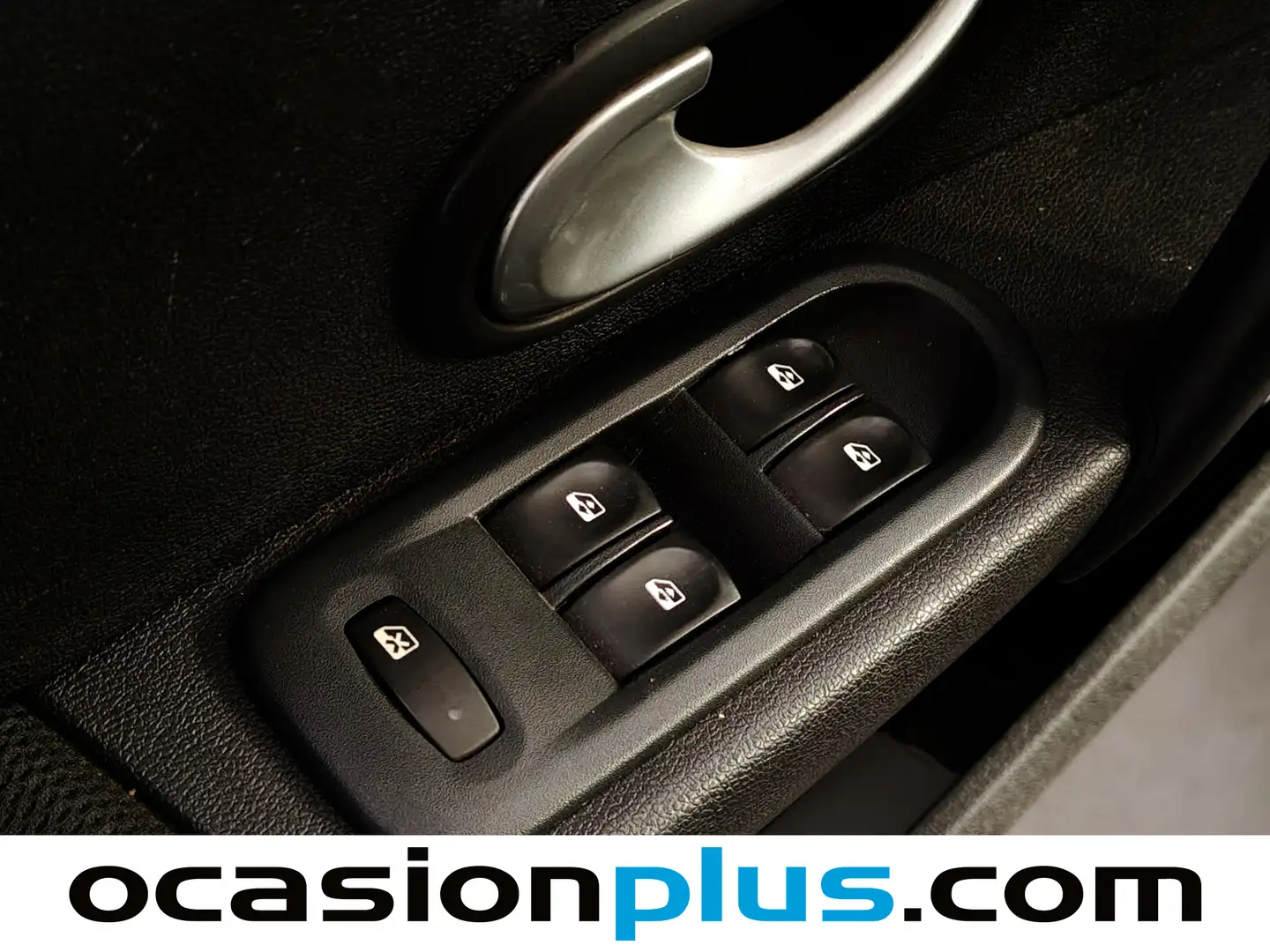 Foto Renault Clio Renault Clio 1.2 16v Pack Authentique (75 CV)