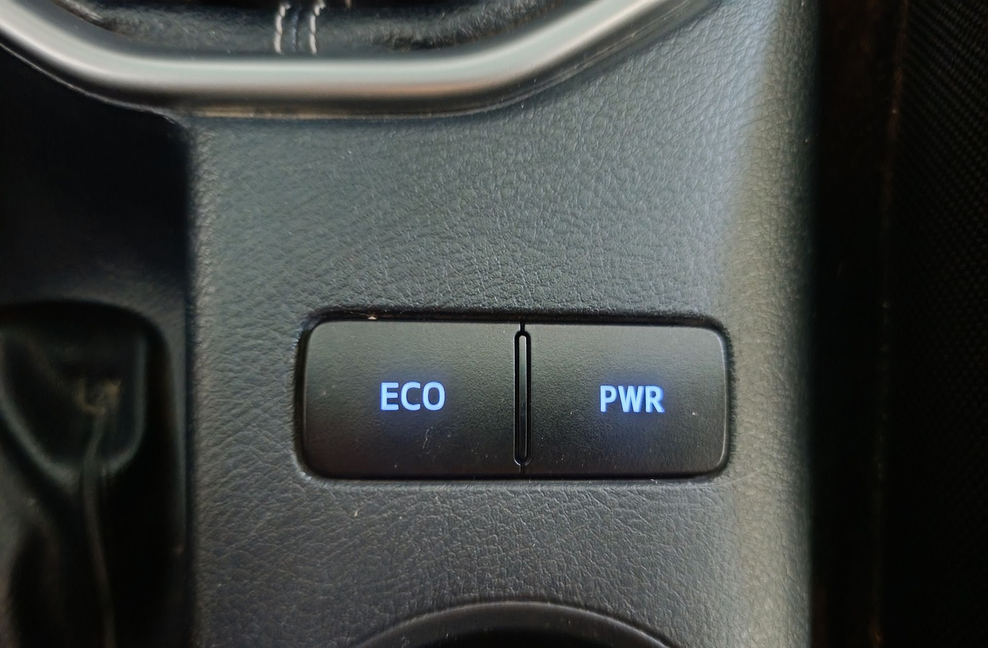 Toyota Hilux 2.4 D-4D Doble Cabina GX - foto 29