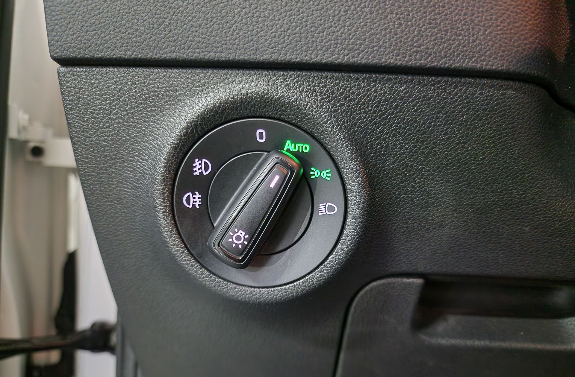 Škoda Karoq 2.0 TDI Ambition 4x4 DSG - foto 23