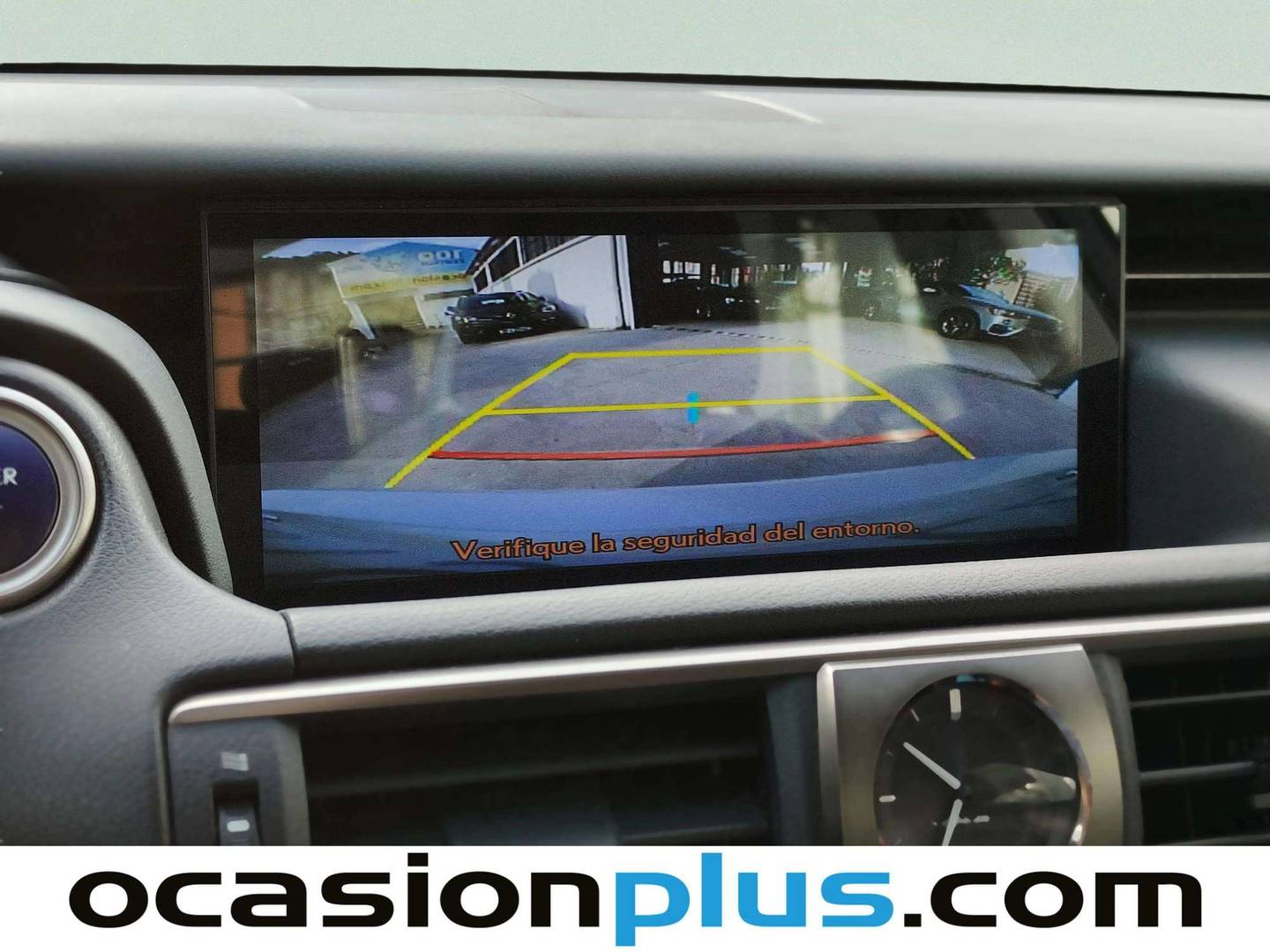 Acabados Lexus IS Lexus IS 300h Business (223 CV)