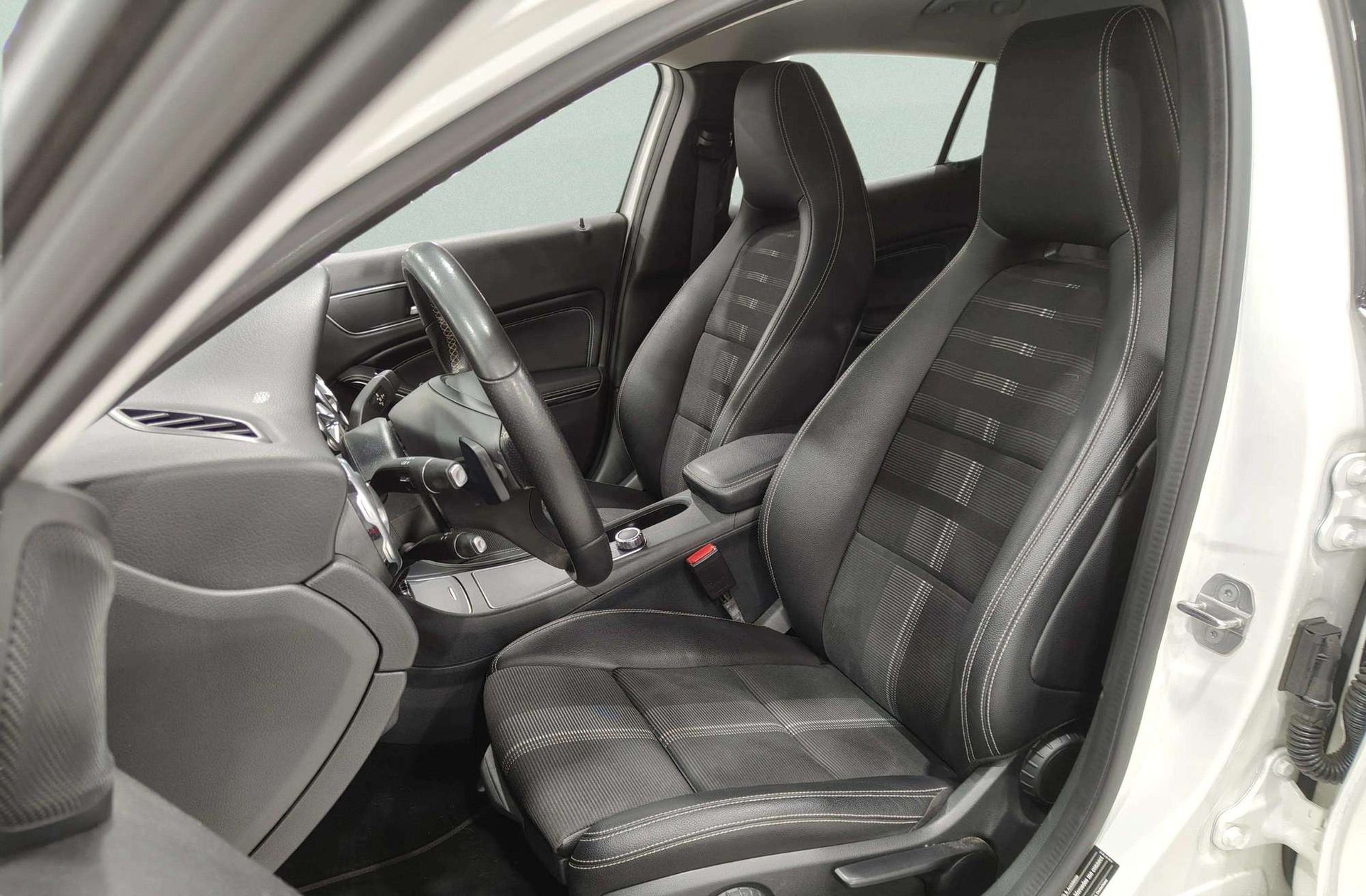 Mercedes-Benz GLA 220d 4Matic - foto 9