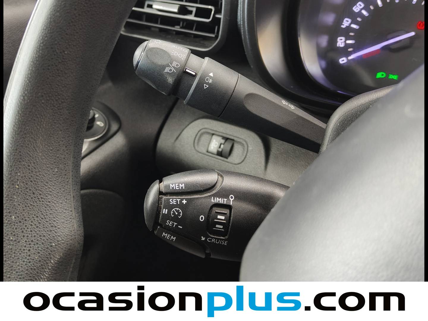 Extras y acabados del Citroën Berlingo Citroën Berlingo Combi BlueHDi 100 Live Talla M (102 CV)