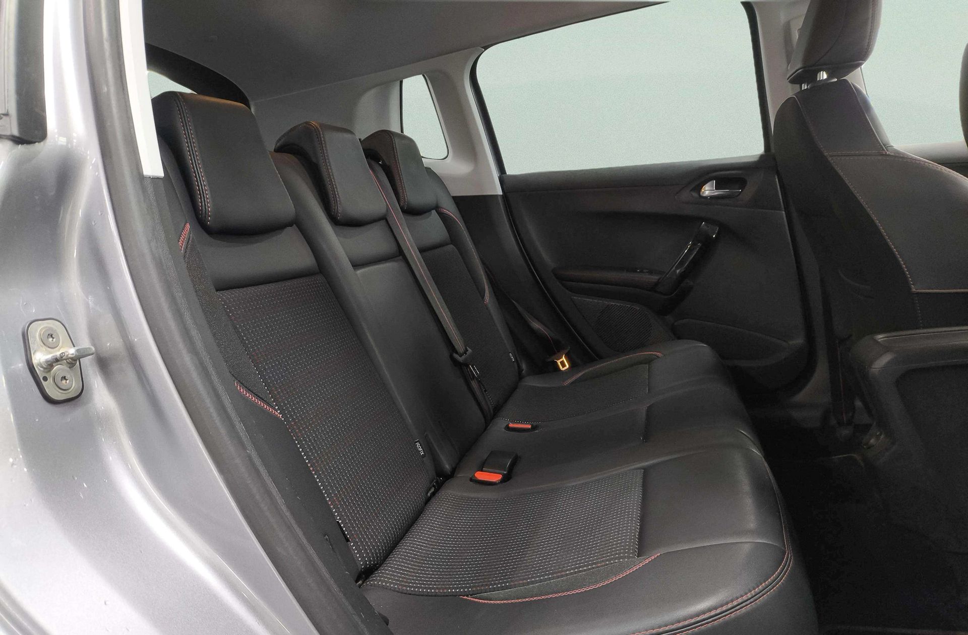 Peugeot 2008 PureTech 110 GT Line - foto 17