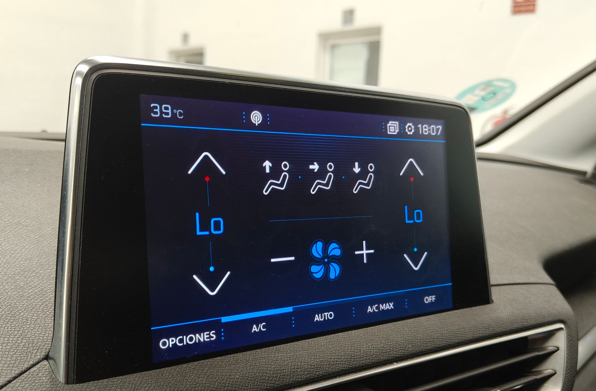 Peugeot 3008 PureTech 130 Allure EAT8 - foto 30