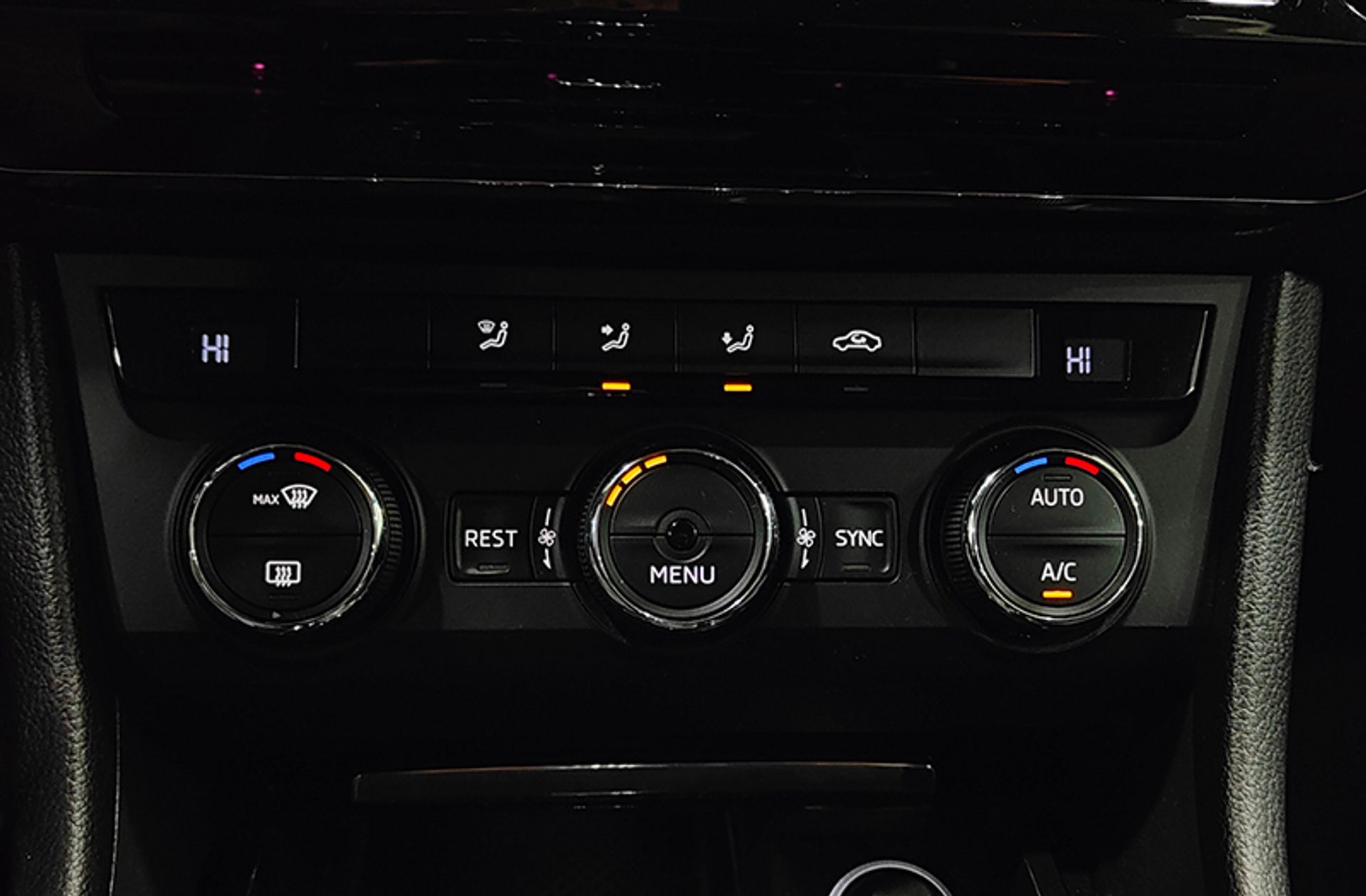 Škoda Superb 1.4 TSI Style DSG - foto 35
