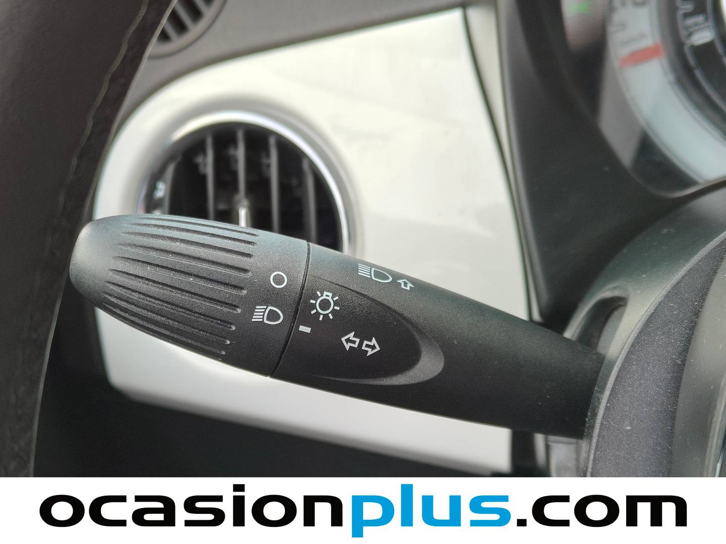 Equipamiento del Fiat 500C Fiat 500C 1.0 Hybrid Club (70 CV)