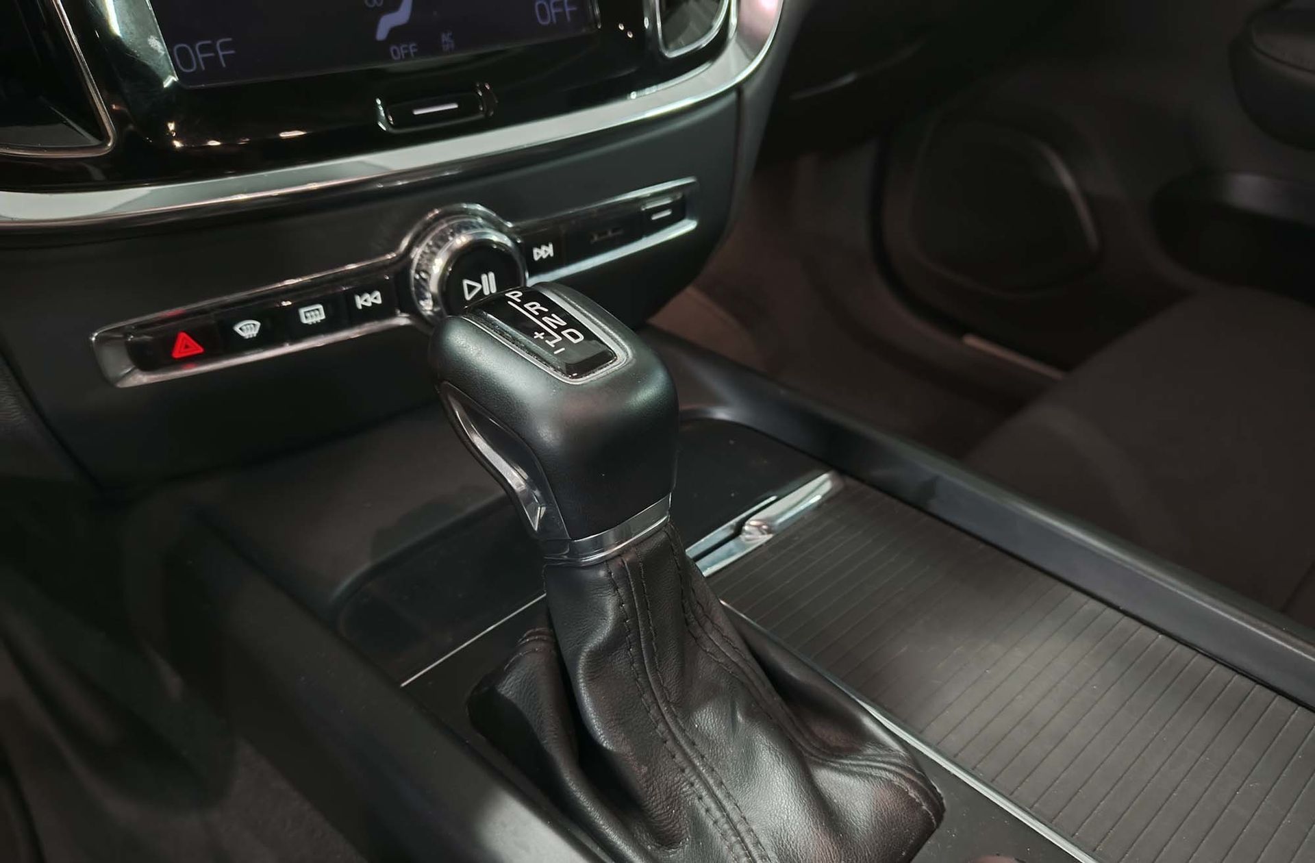 Volvo V60 D4 AWD - foto 6