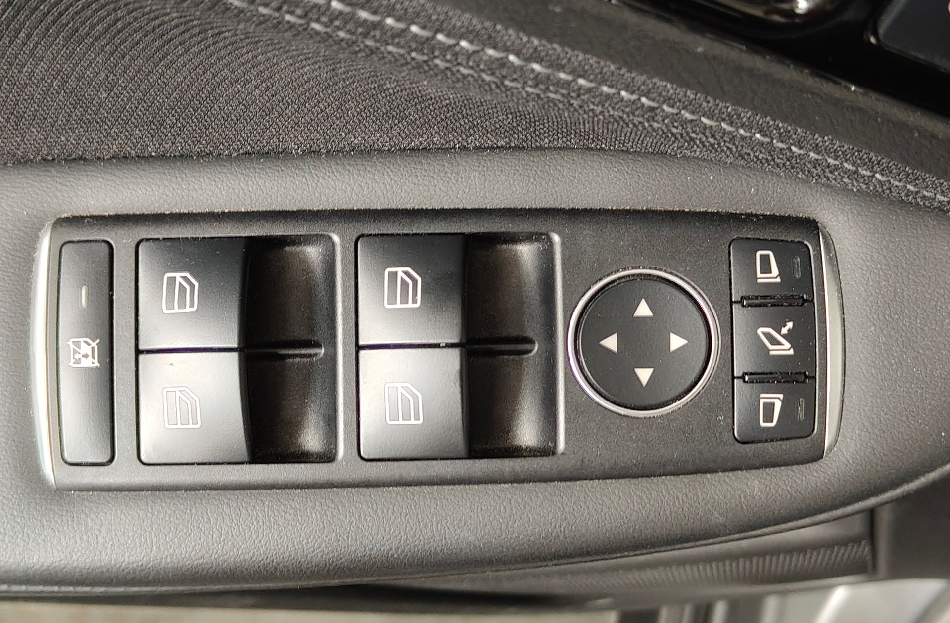 Infiniti Q30 1.6T Premium - foto 41