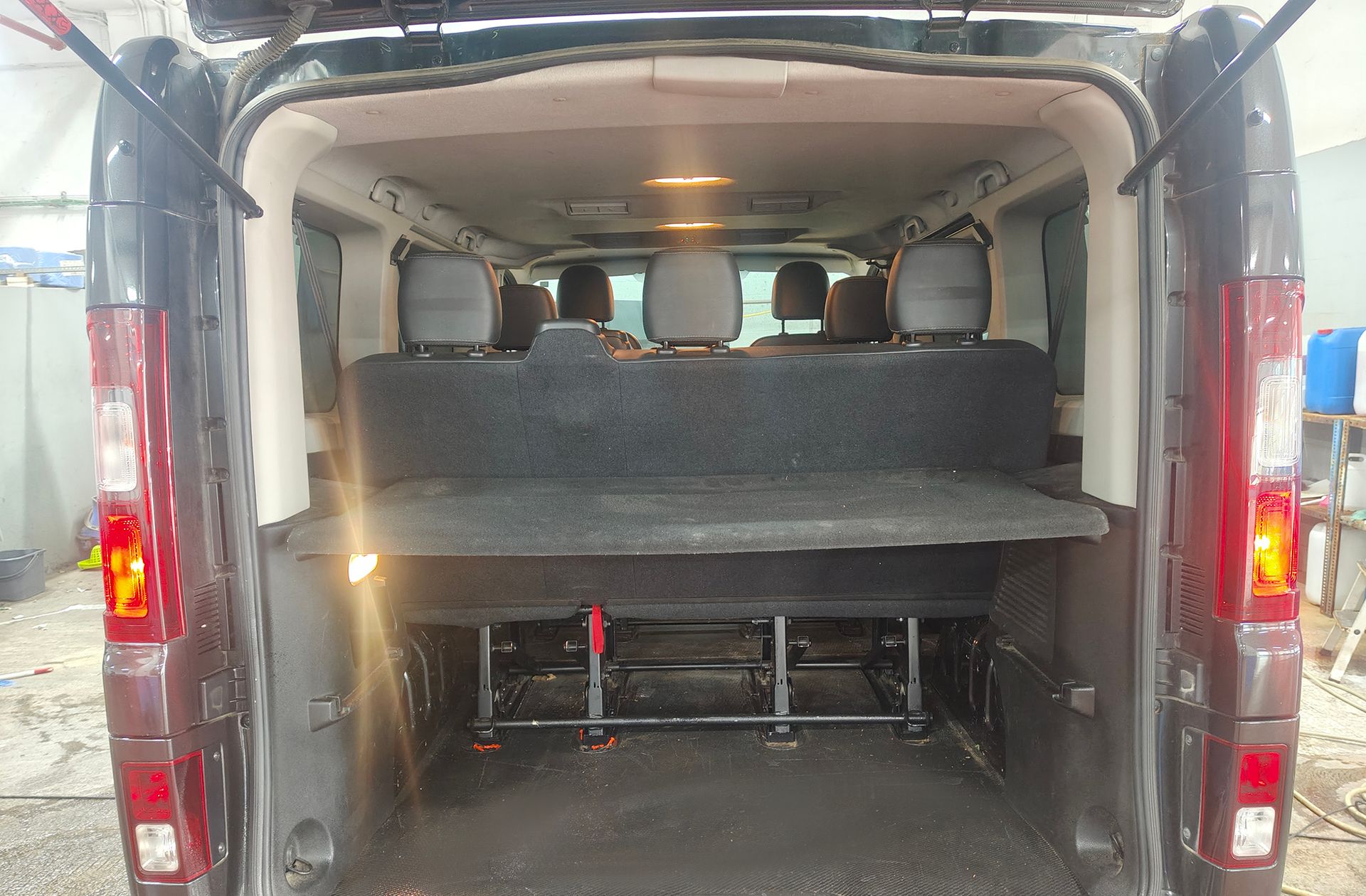 Opel Vivaro Combi 1.6 CDTI L2 2.9t Plus-6 - foto 16
