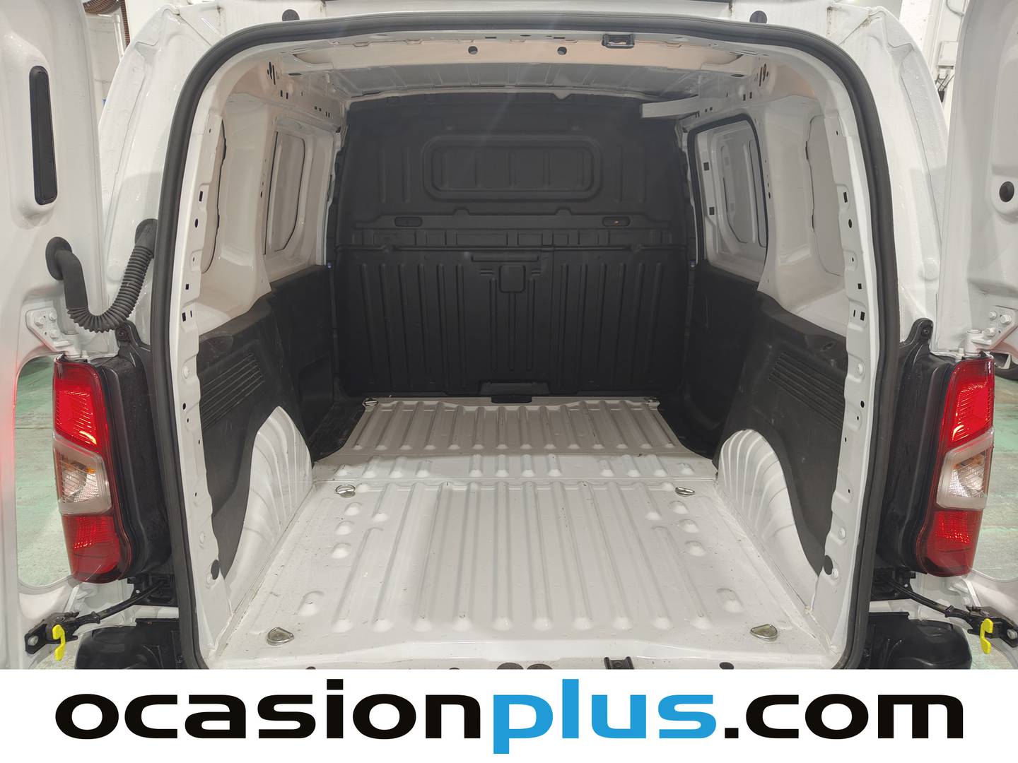 Foto asientos traseros Peugeot Partner Peugeot Partner Furgon BlueHDi 100 Standard 600kg (102 CV)