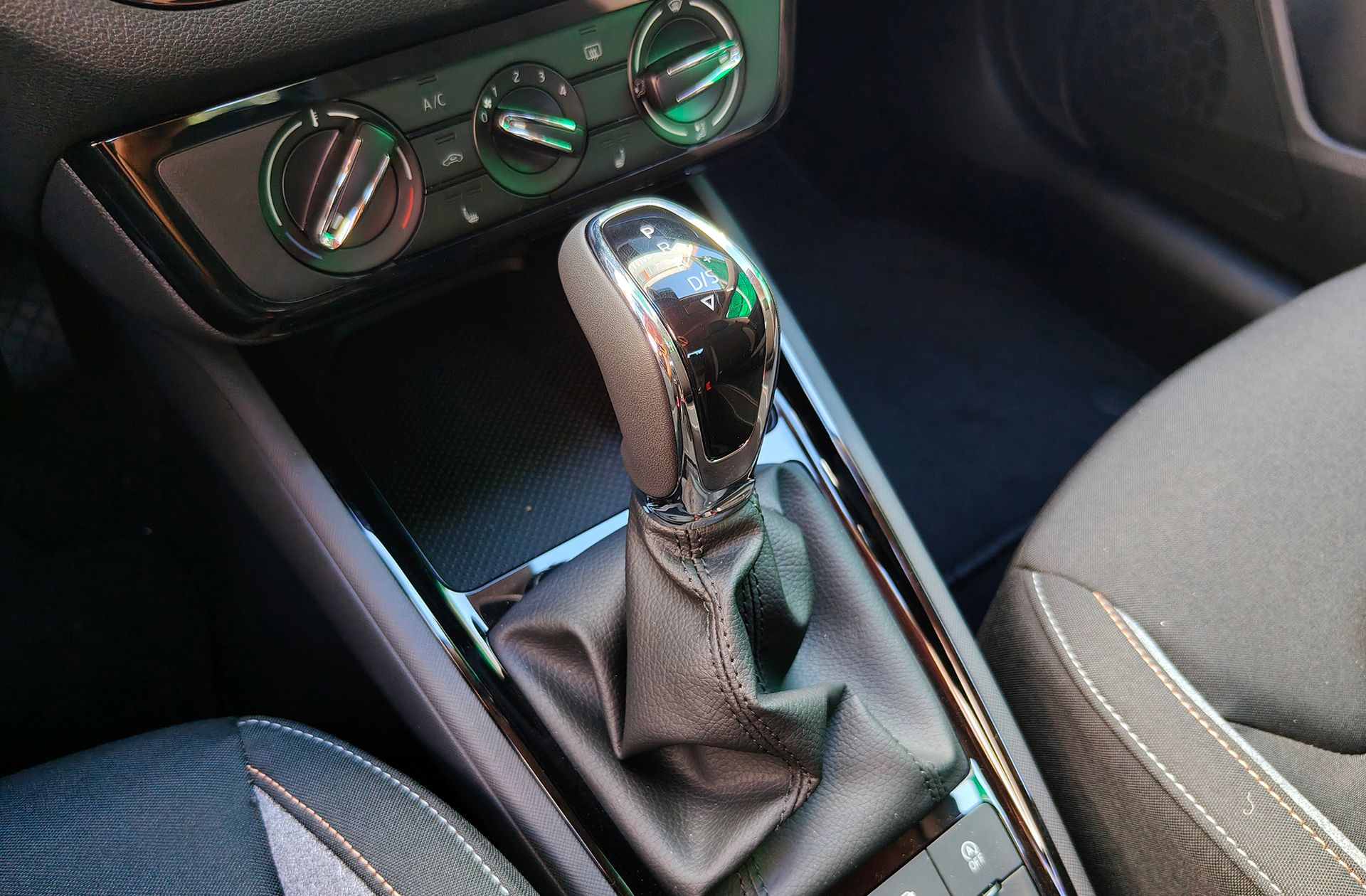 Škoda Kamiq 1.0 TSI Selection DSG - foto 5
