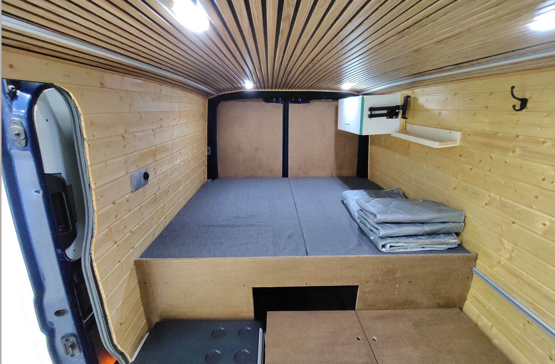 Volkswagen Crafter 30 Furgón Batalla Media TN 2.0 TDI 3 plazas - foto 7