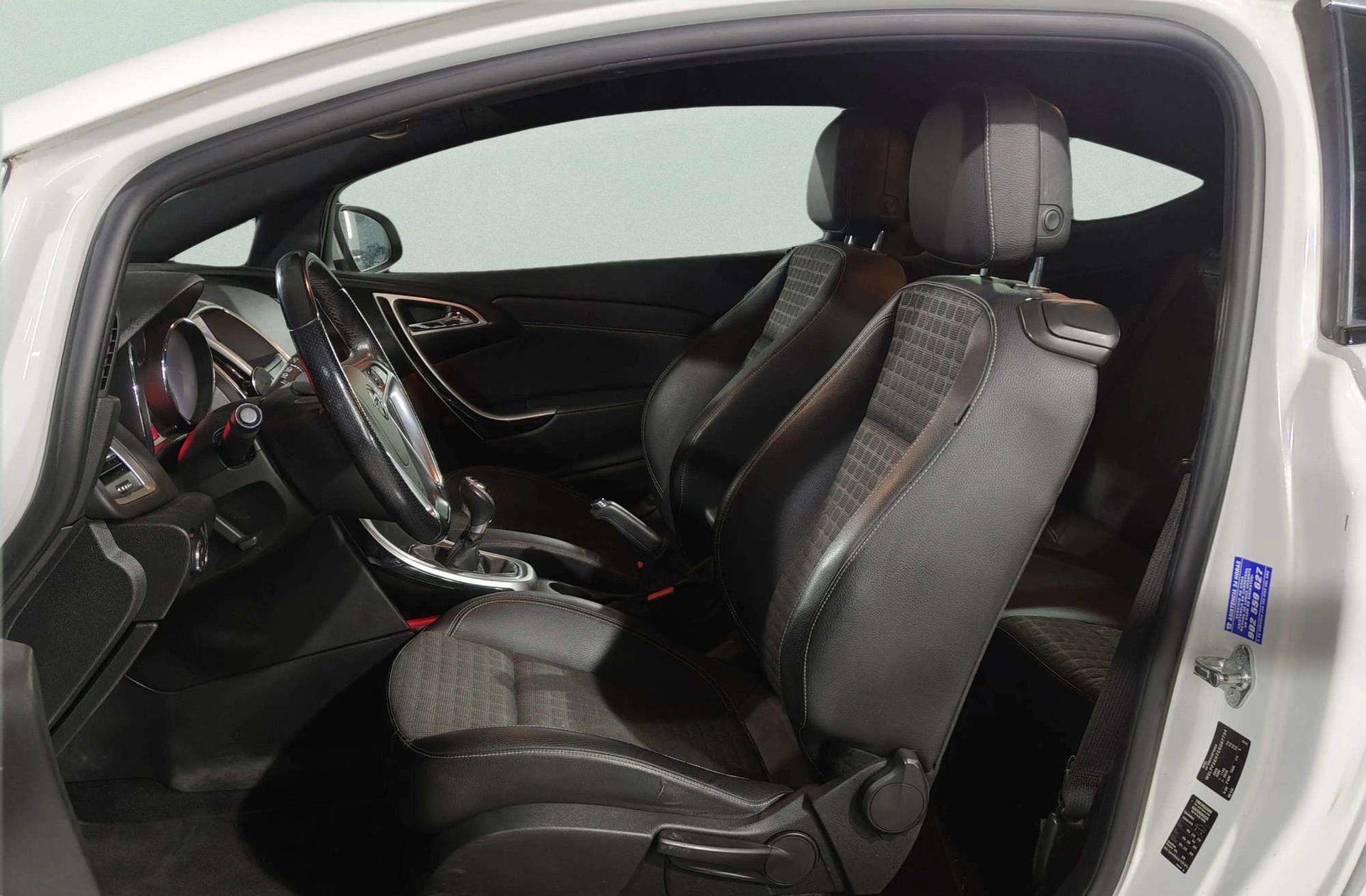 Opel Astra GTC 1.7 CDTI Sportive - foto 11