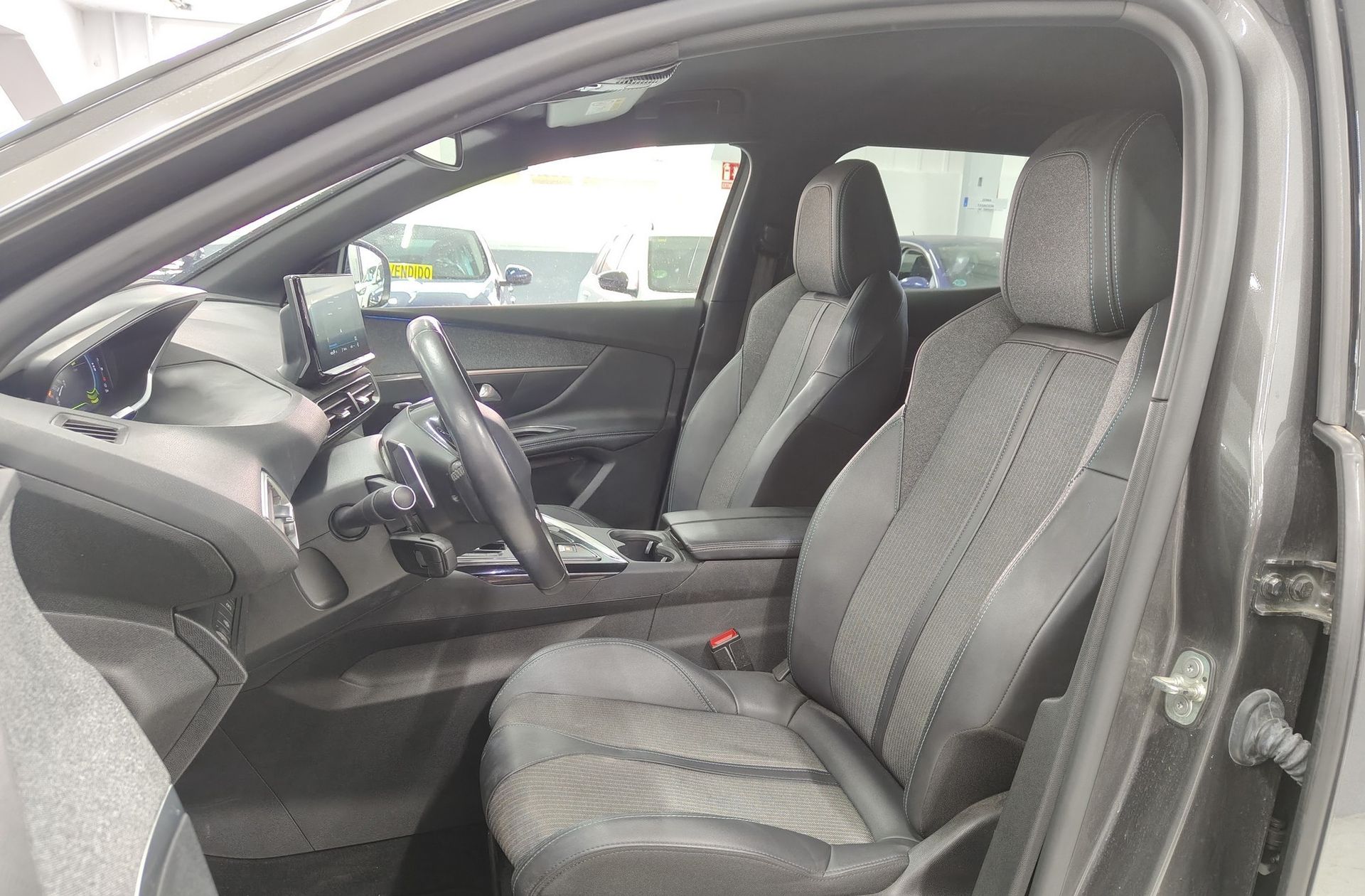 Peugeot 3008 300 Allure Pack e-EAT8 - foto 17
