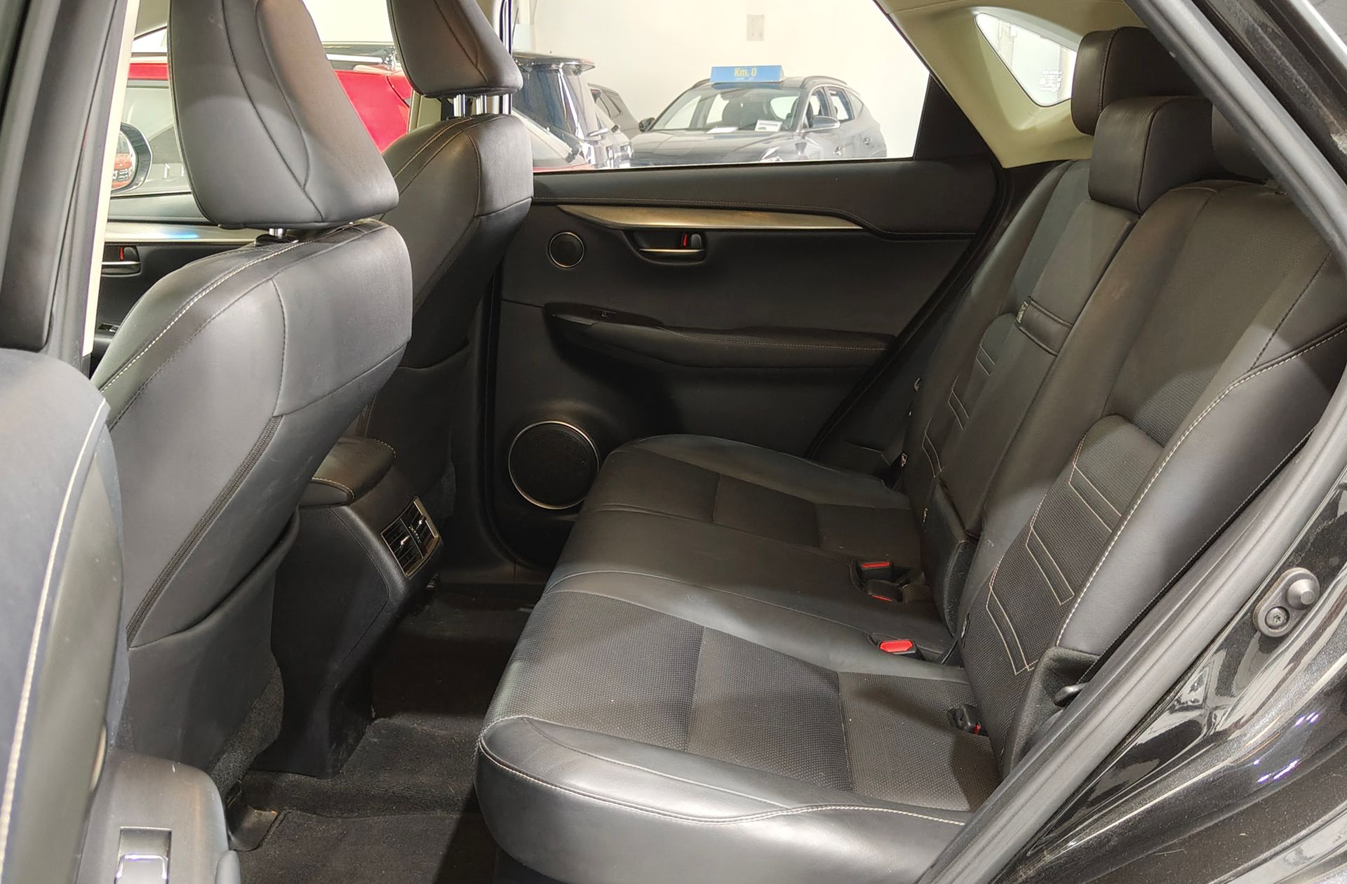 Lexus NX 300h Executive 4WD - foto 12