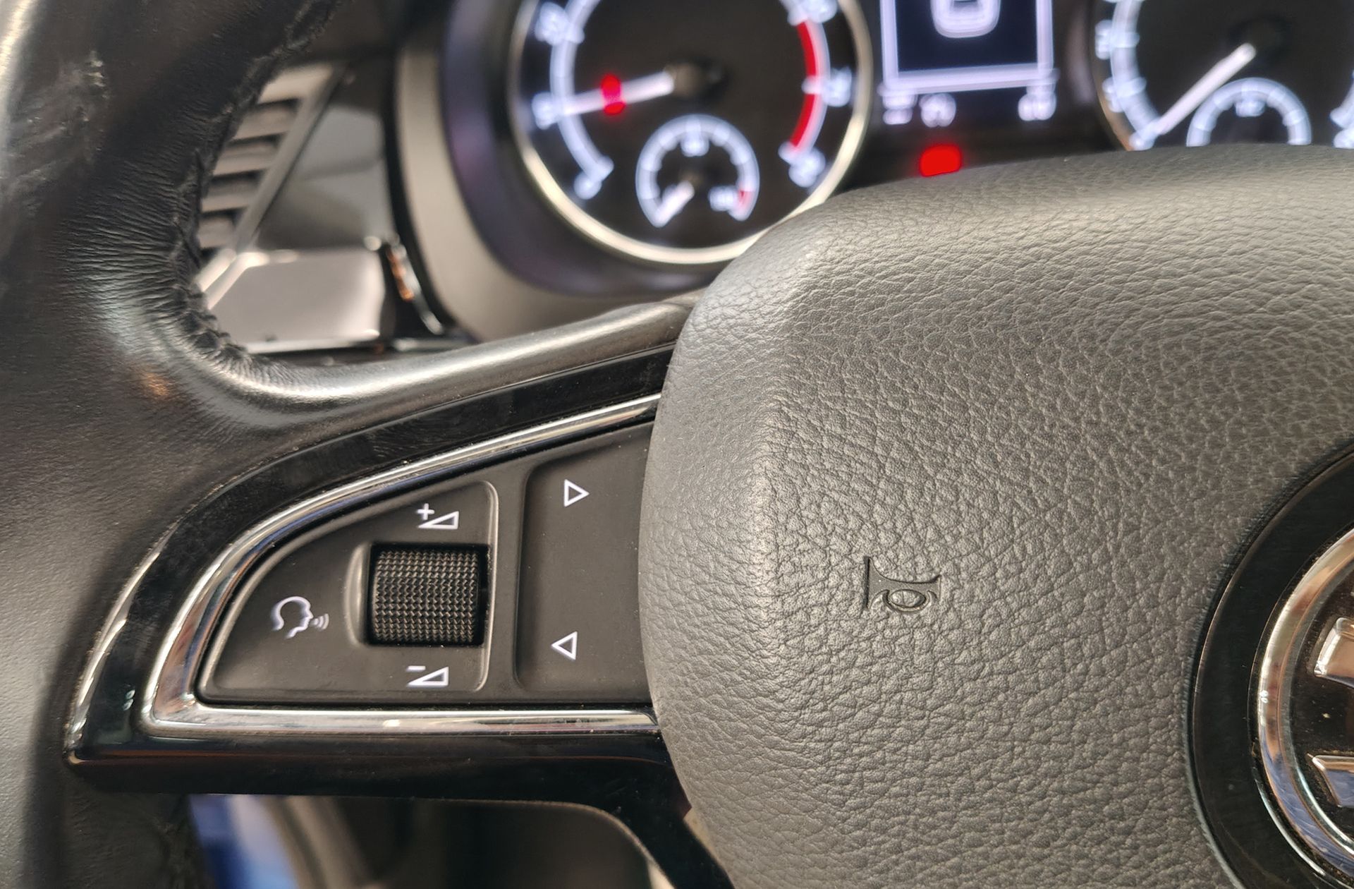 Škoda Spaceback 1.0 TSI Ambition - foto 22