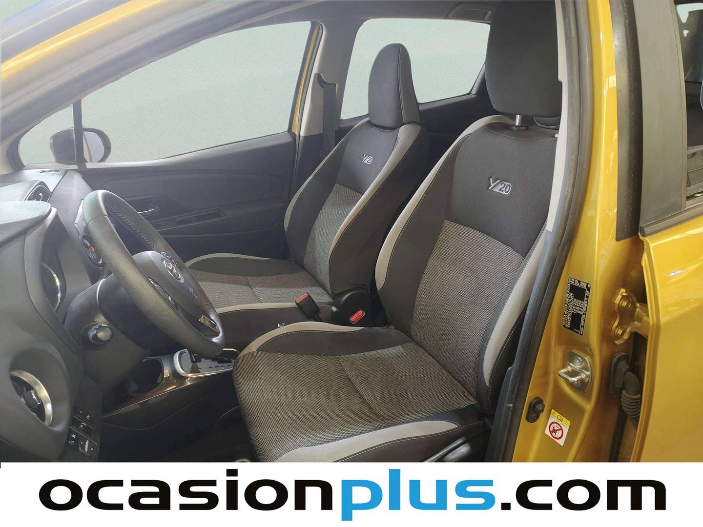 Foto asientos delanteros Toyota Yaris Toyota Yaris 1.5 100H Feel 20 Aniversario (100 CV)