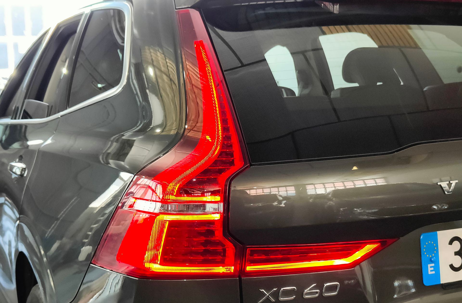 Volvo XC60 D4 Momentum AWD - foto 19