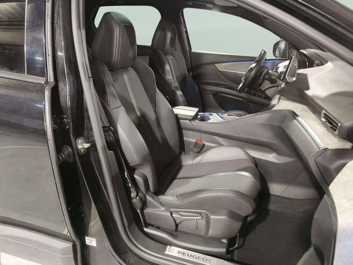 Foto Peugeot 3008 Peugeot 3008 PureTech 130 S&S GT EAT8  (130 CV)