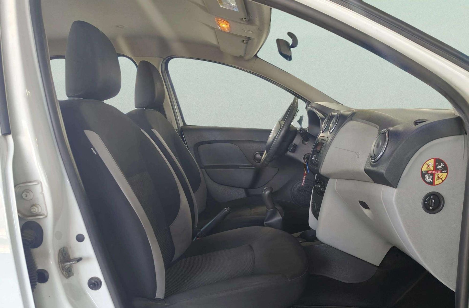 Dacia Logan dCi 90 Ambiance - foto 14