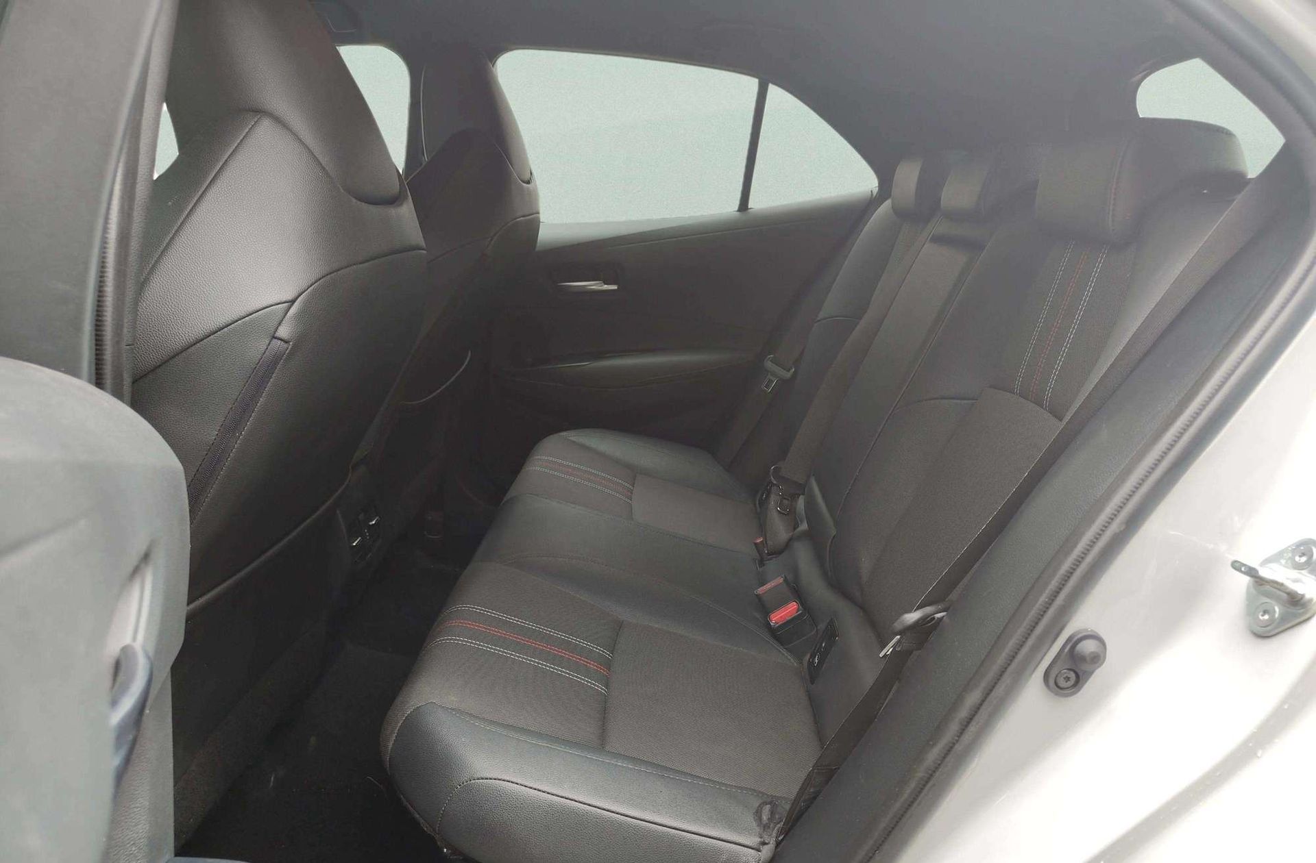 Toyota Corolla 180H GR-Sport E-CVT - foto 14