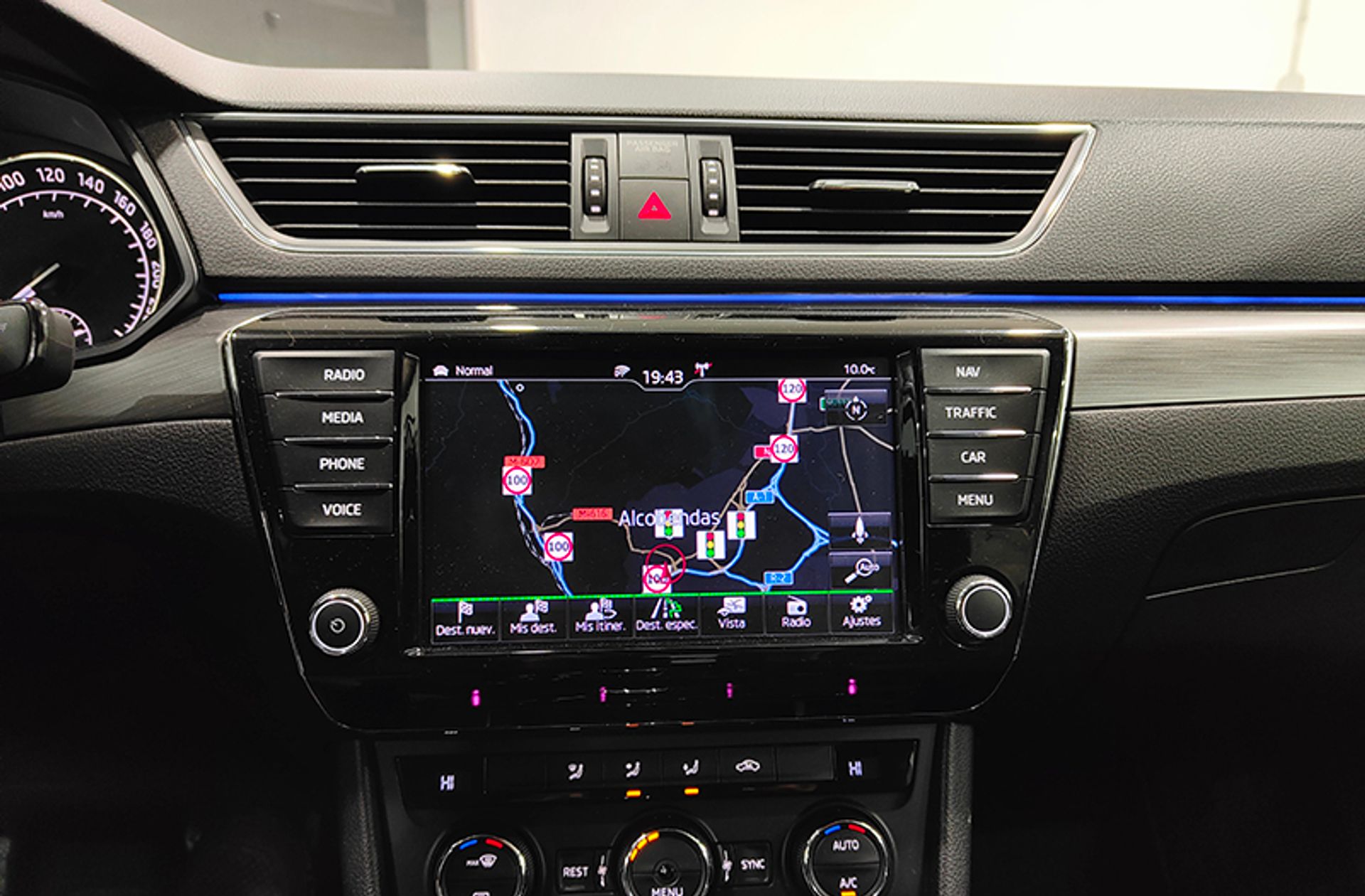 Škoda Superb 1.4 TSI Style DSG - foto 7