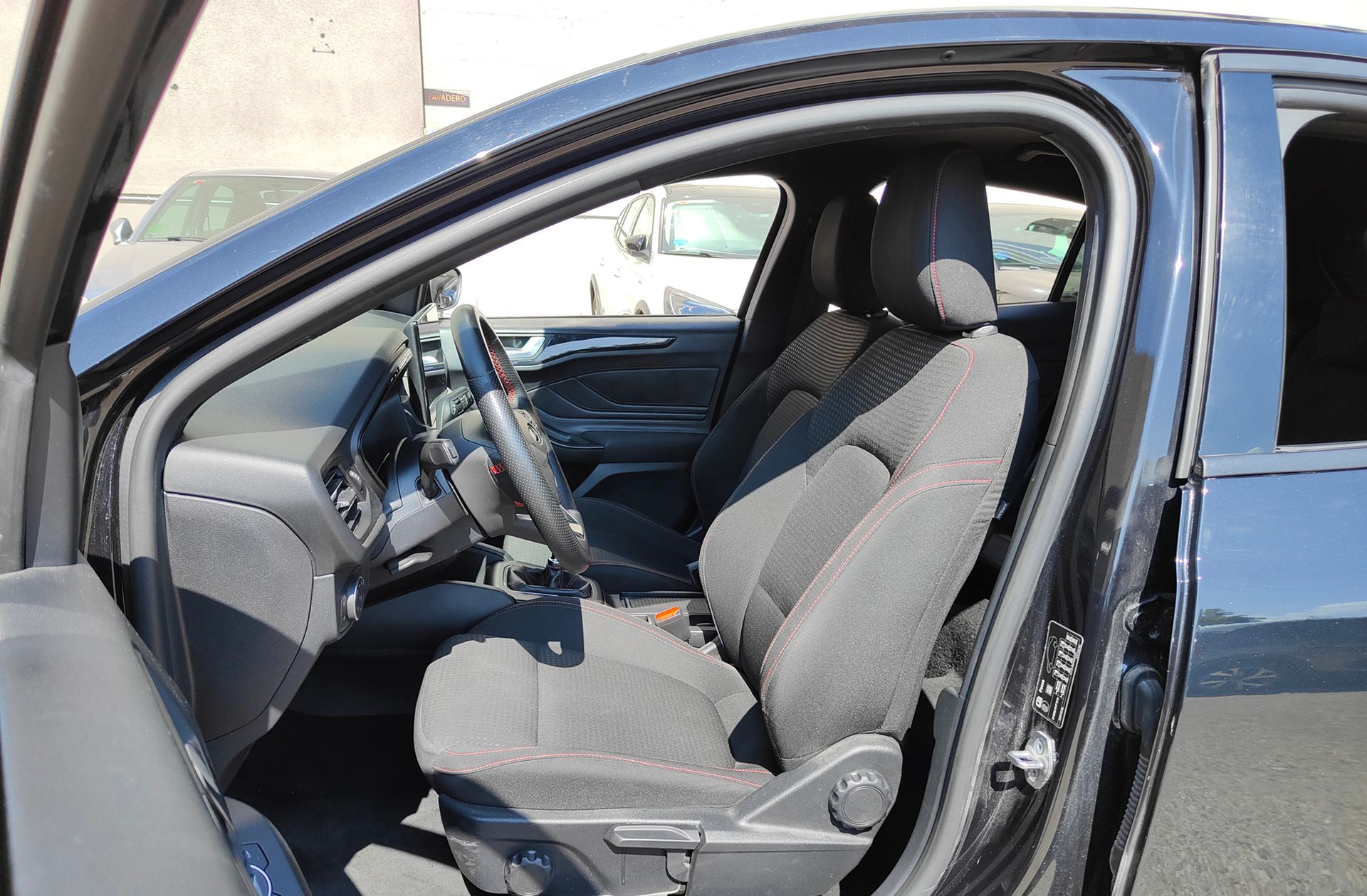Ford Focus 1.0 EcoBoost MHEV ST-Line - foto 11