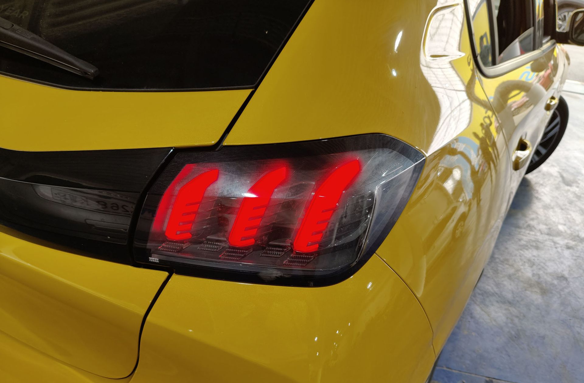 Peugeot 208 PureTech 130 Allure Pack EAT8 - foto 16