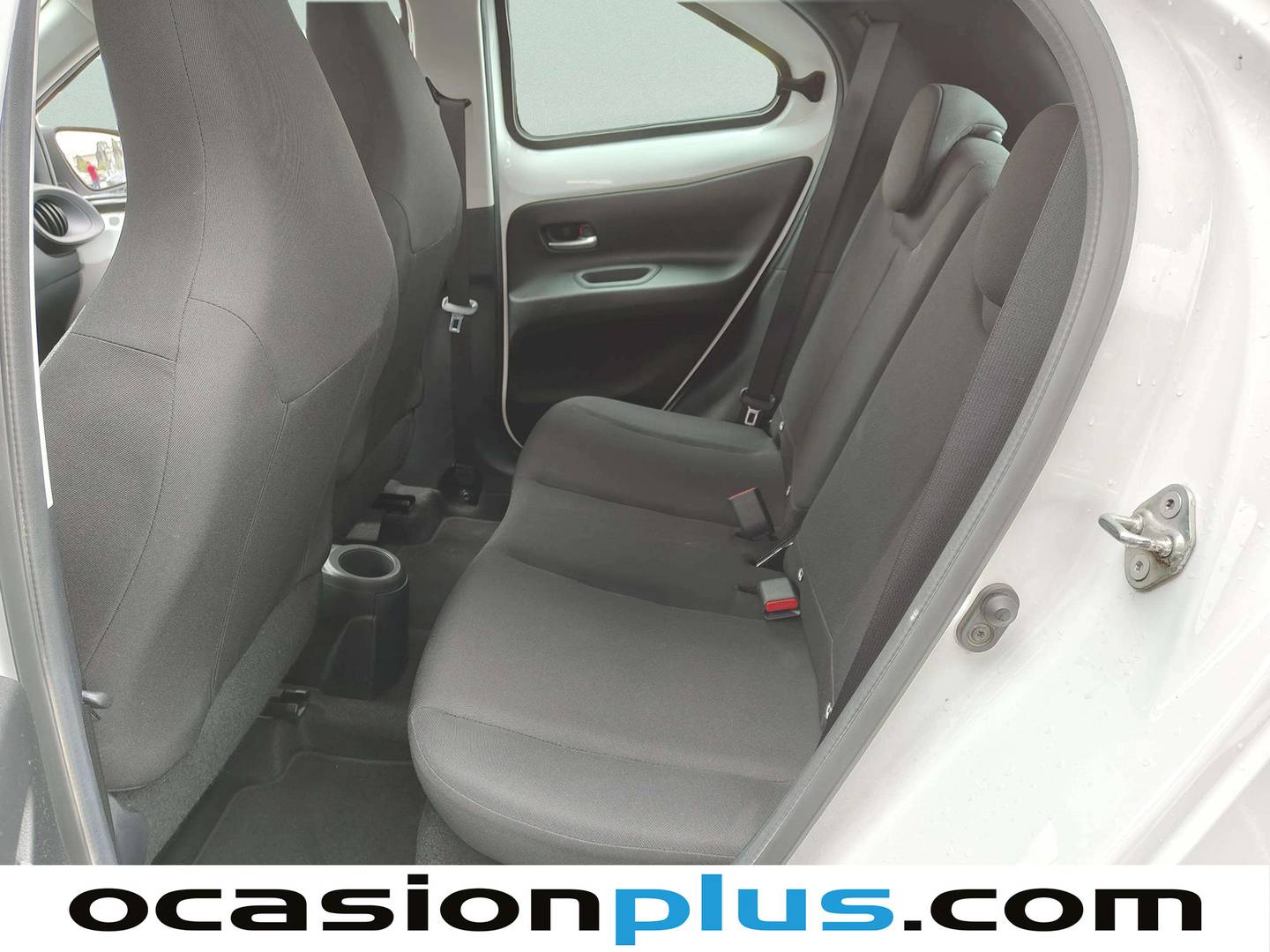 Foto asientos traseros Toyota Aygo X Cross Toyota Aygo X Cross 1.0 VVT-I Play (72 CV)