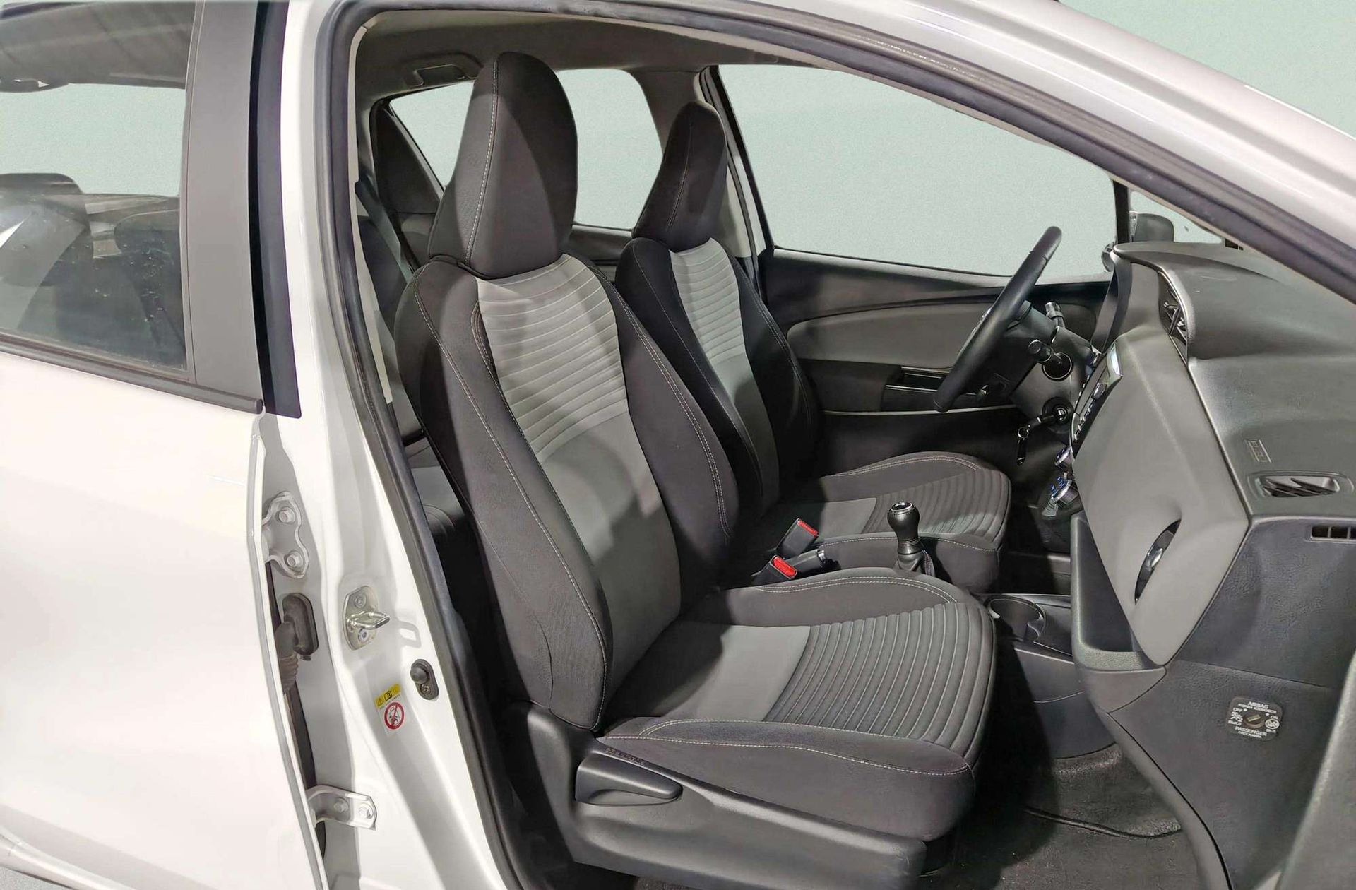 Toyota Yaris 70 Active - foto 13