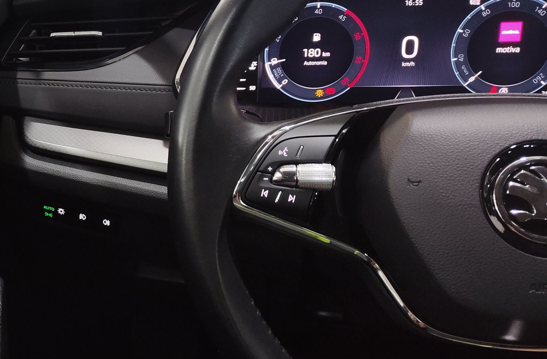 Škoda Octavia Combi 2.0 TDI Ambition - foto 26