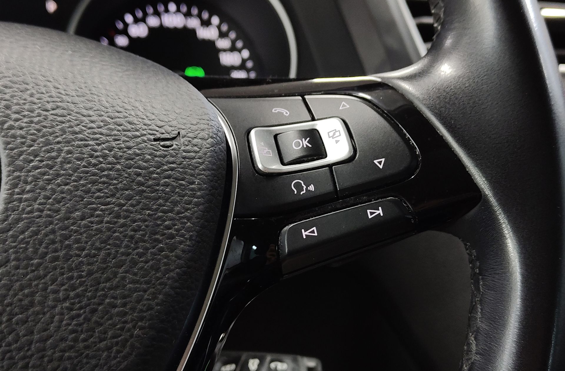 Volkswagen Tiguan Advance 2.0 TDI DSG - foto 32