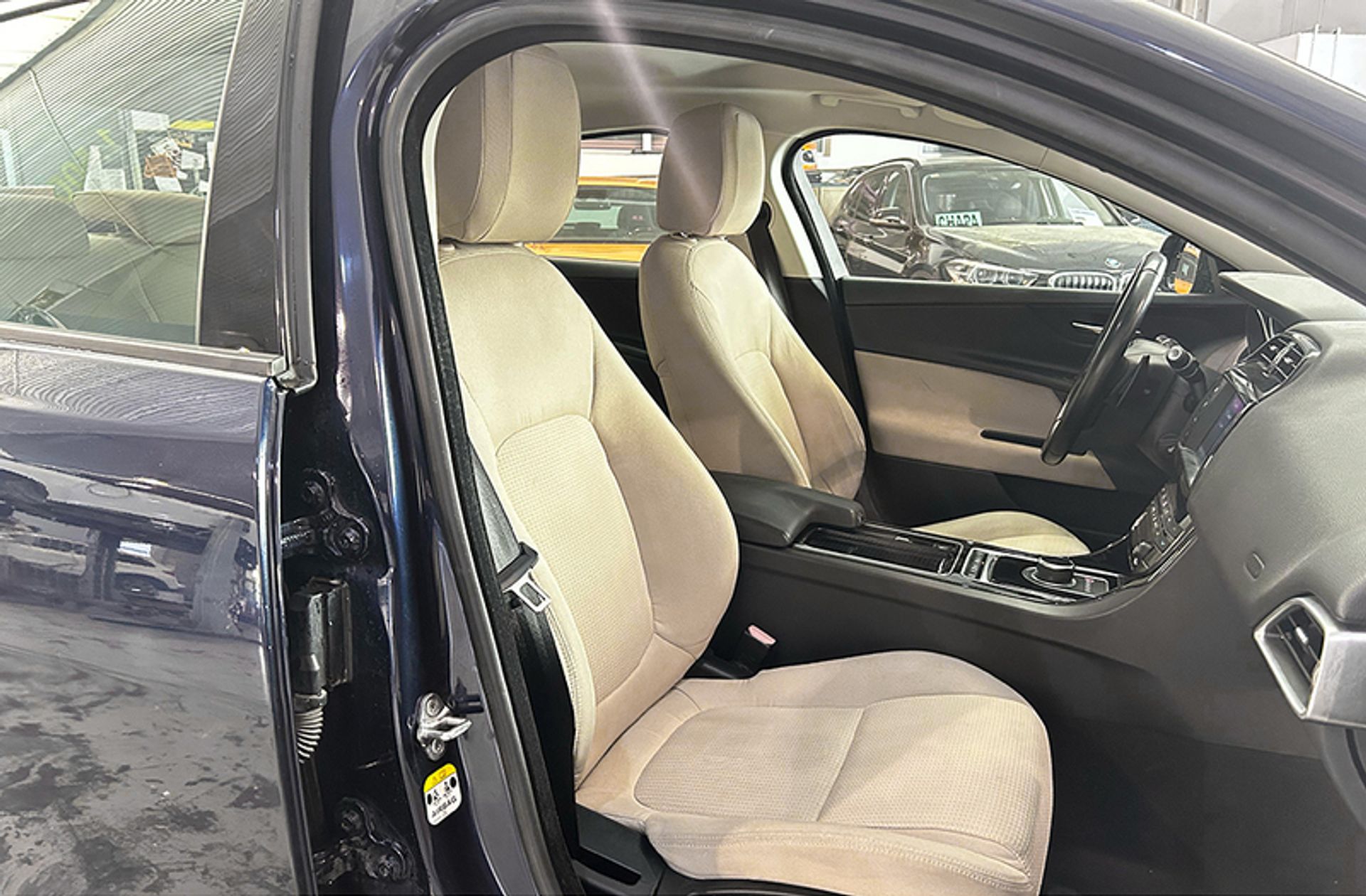 Jaguar XE 2.0 Diesel Pure RWD - foto 17