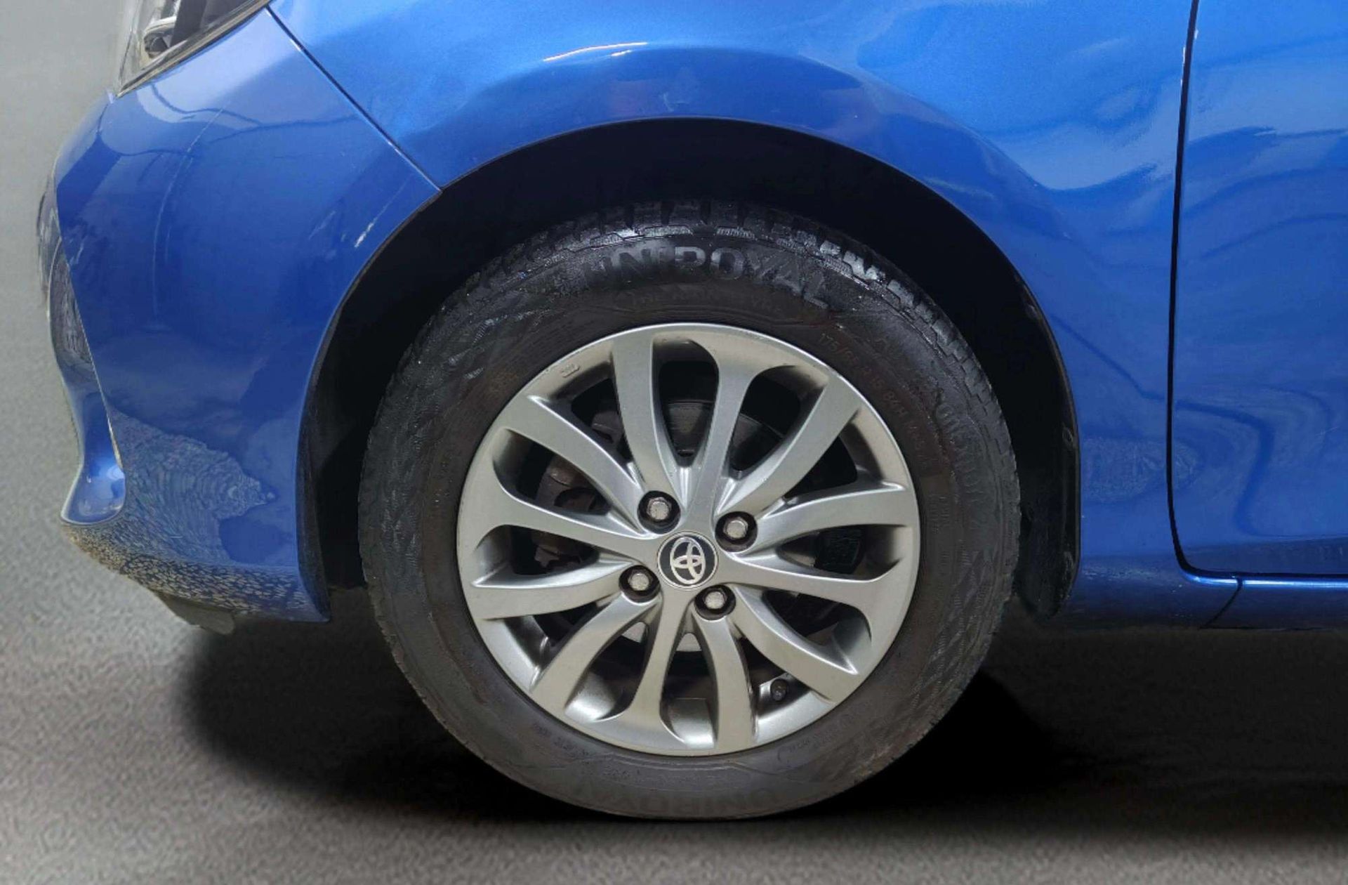 Toyota Yaris 100 Active - foto 30