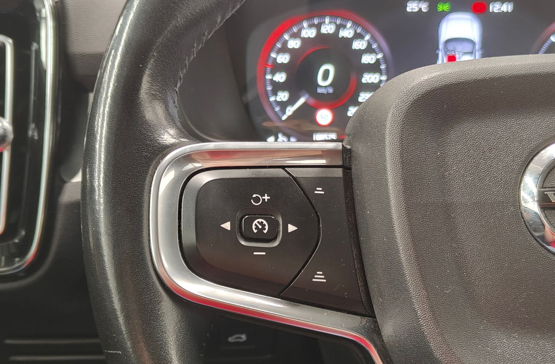 Volvo XC40 D3 Momentum - foto 26