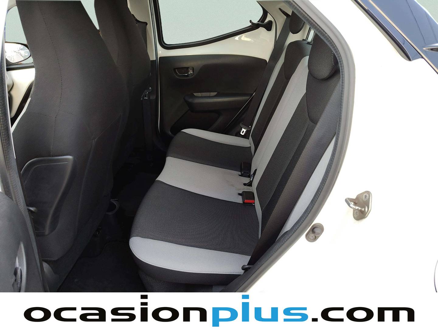 Foto asientos traseros Toyota Aygo Toyota Aygo 1.0 70 x-play (69 CV)