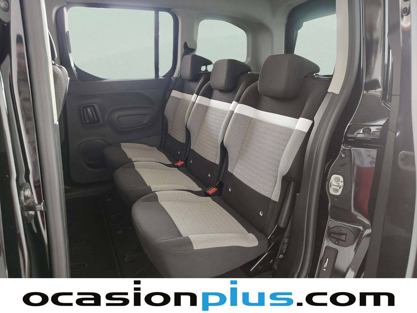 Foto asientos traseros Citroën Berlingo Citroën Berlingo BlueHDi 100 S&S Plus Talla M (102 CV)