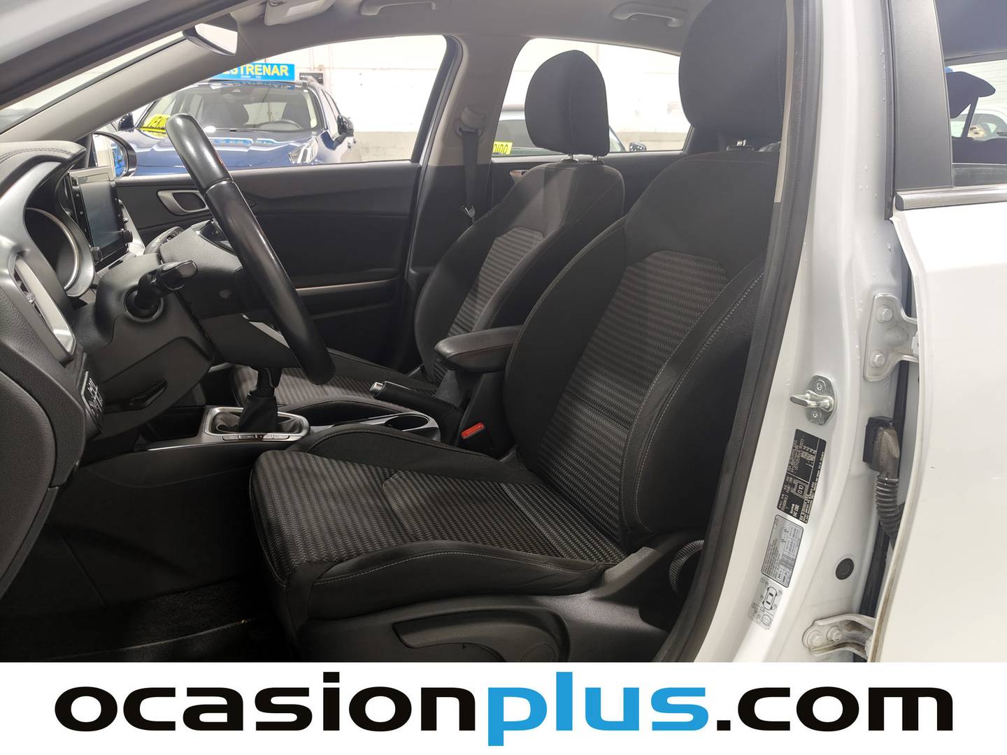 Foto asientos delanteros KIA Ceed KIA Ceed 1.6 MHEV iMT Drive (136 CV)