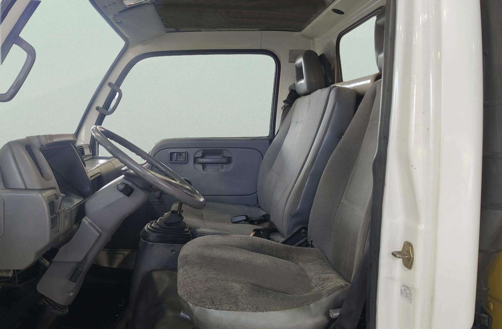Nissan Cabstar E Chasis 3.0 TL 120.35/1 corta - foto 7