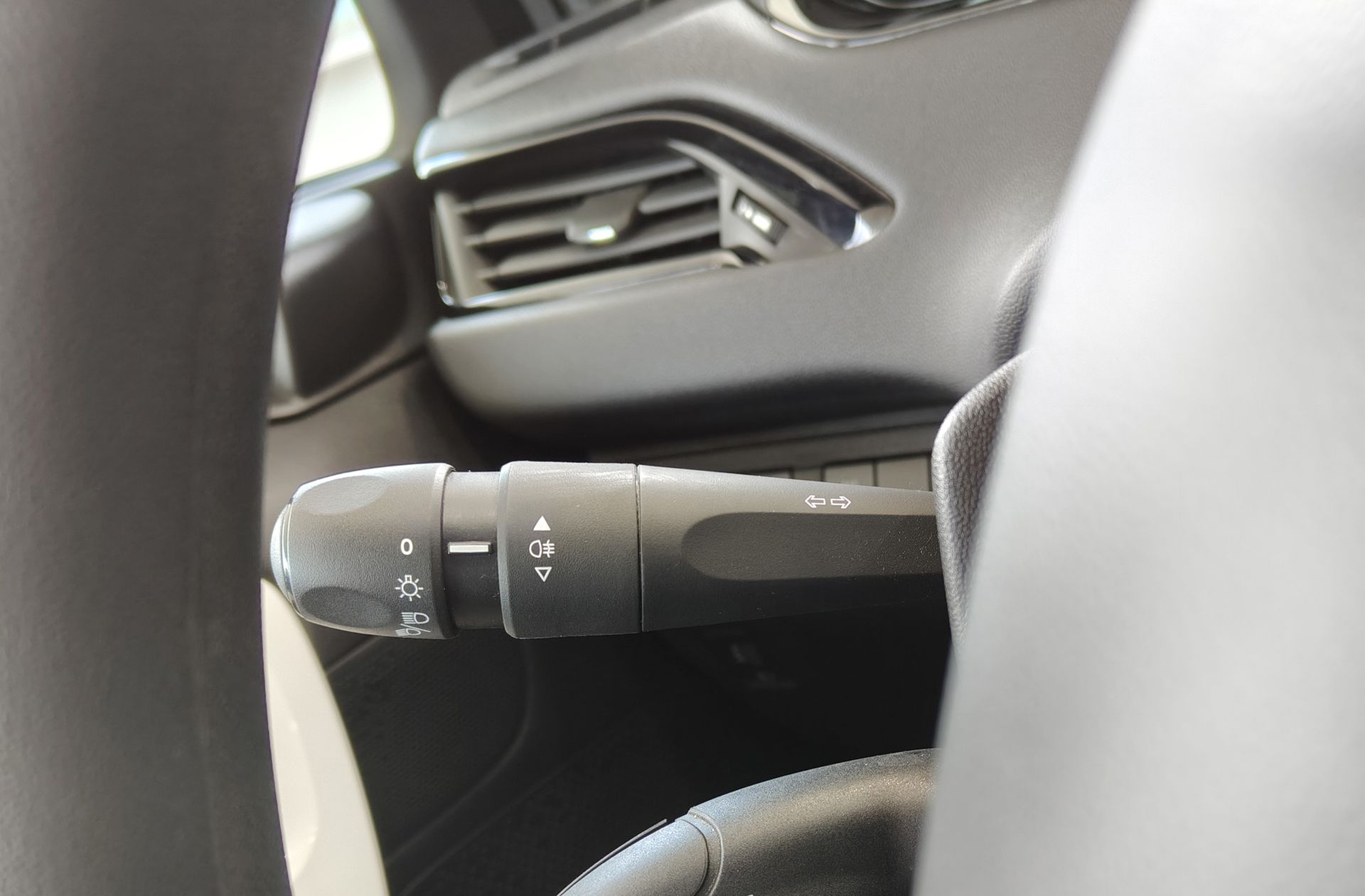 Peugeot 208 1.0 PureTech Like - foto 18