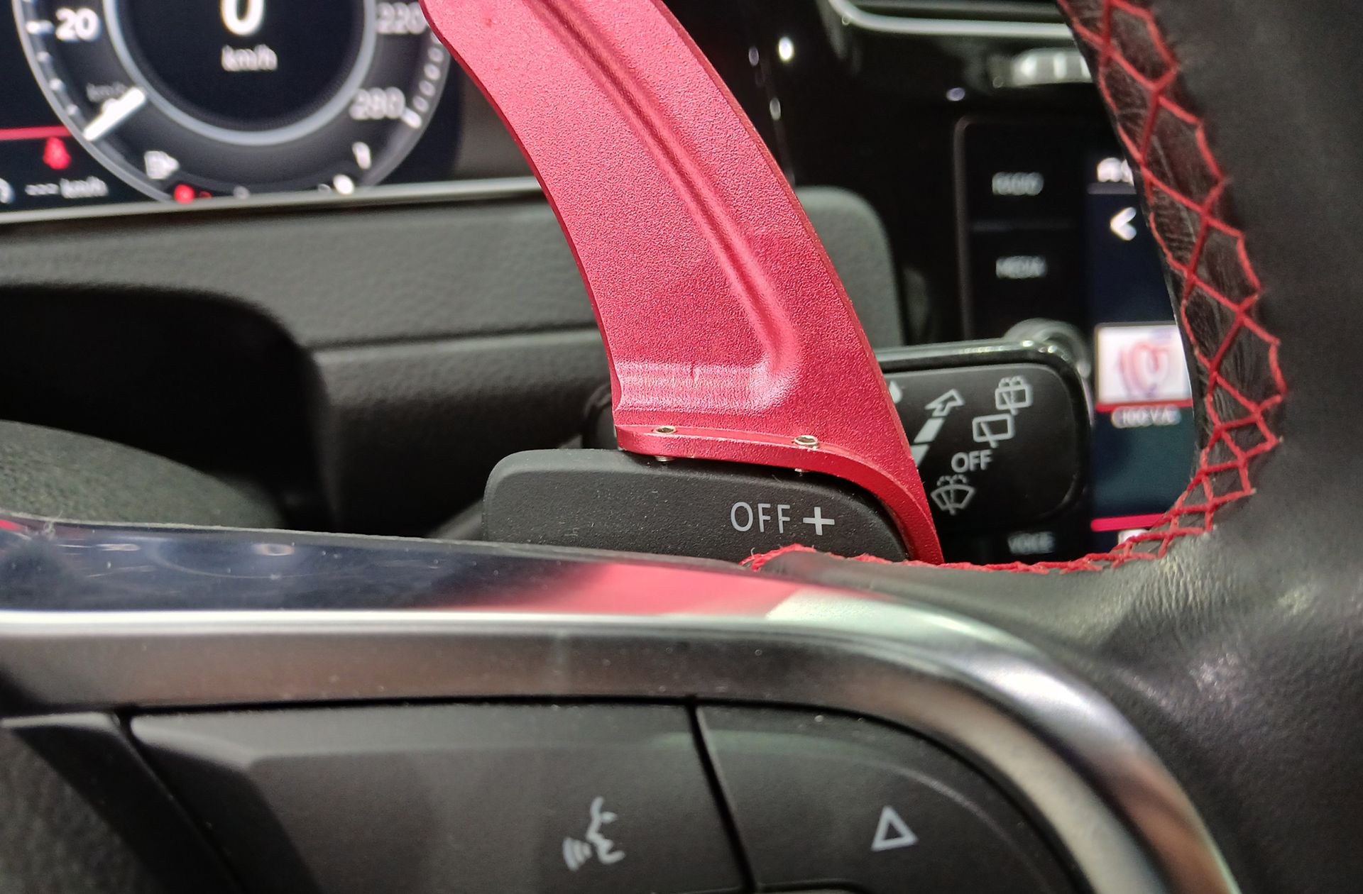 Volkswagen Golf GTI Performance 2.0 TSI DSG - foto 32