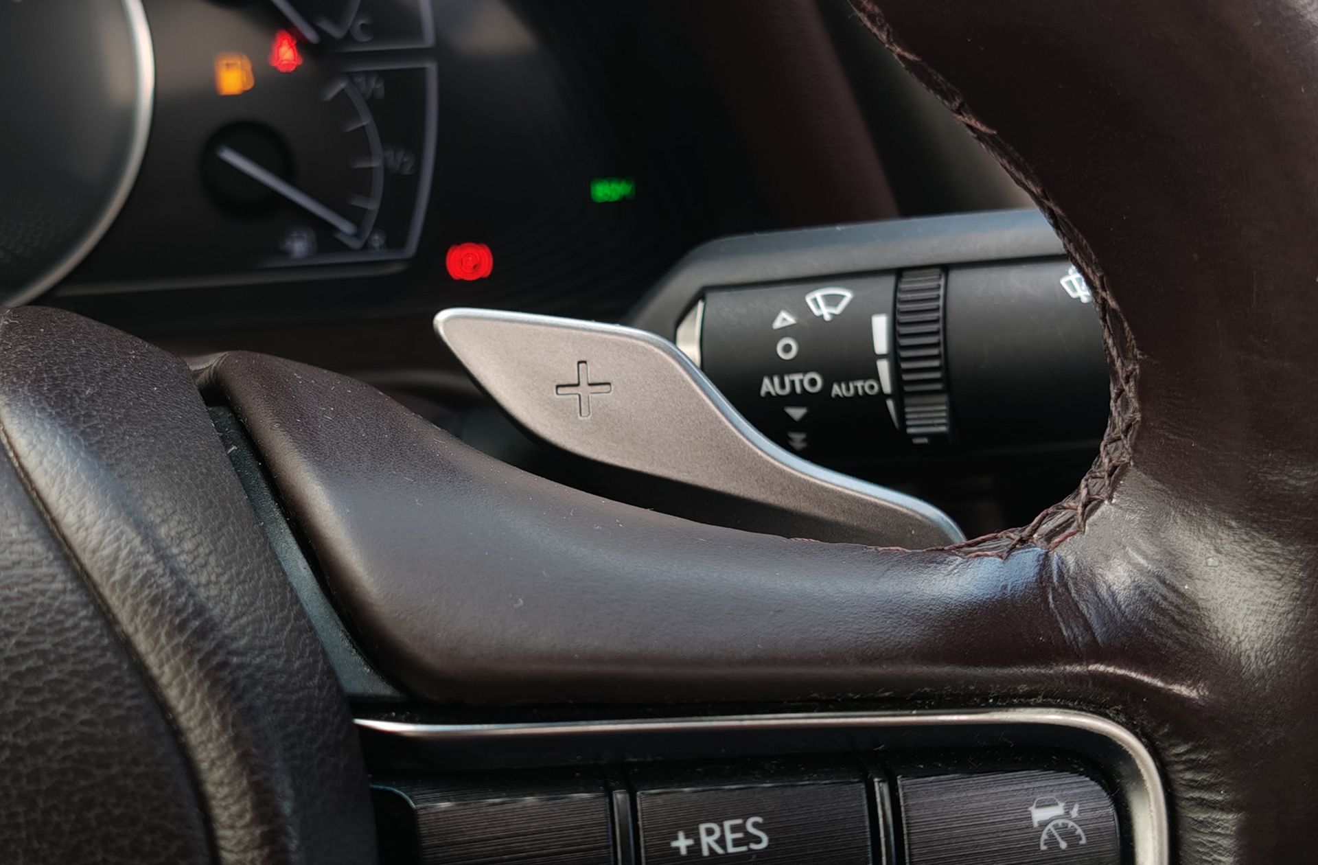 Lexus ES 300h Executive - foto 31