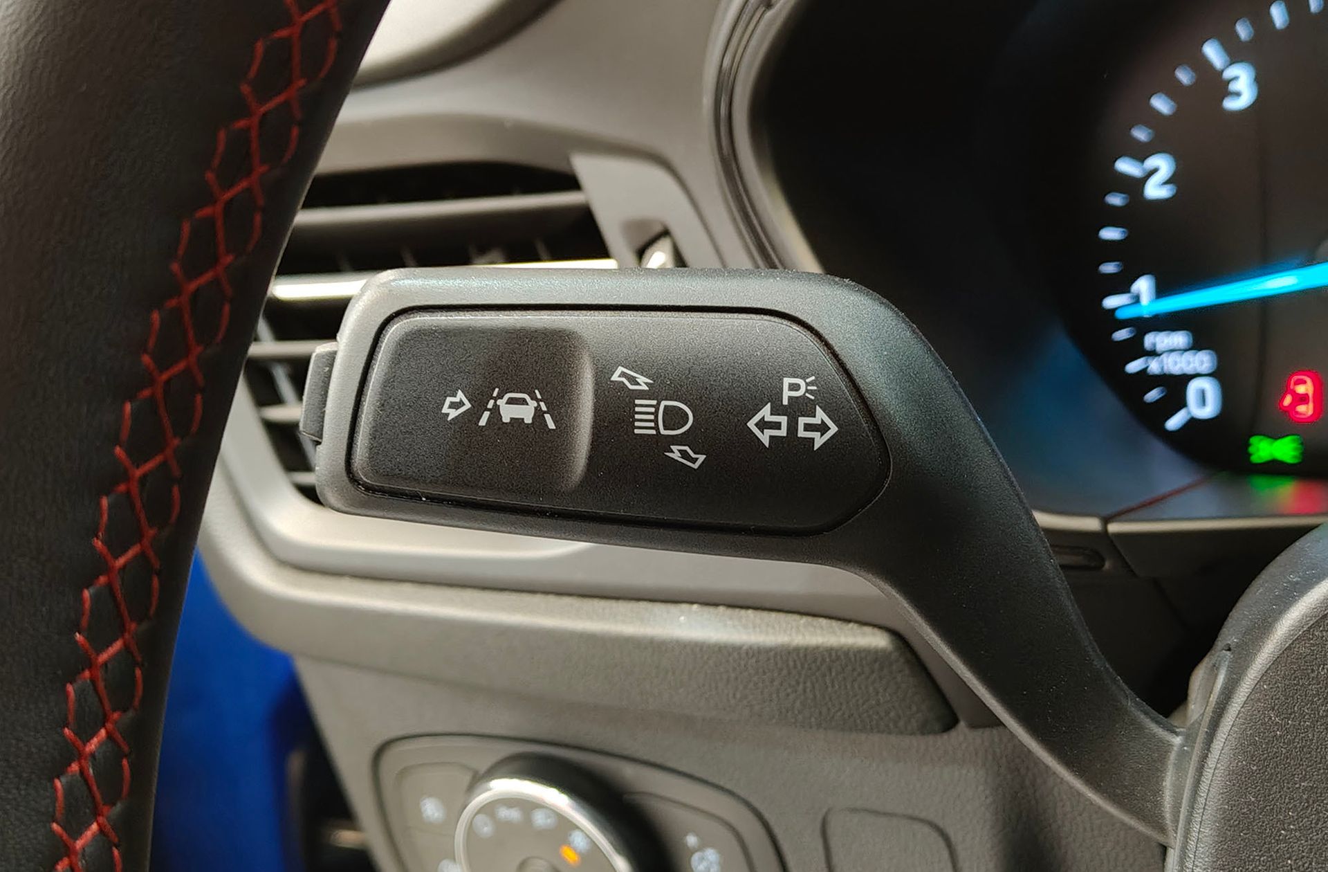 Ford Focus 1.0 EcoBoost MHEV ST-Line - foto 29