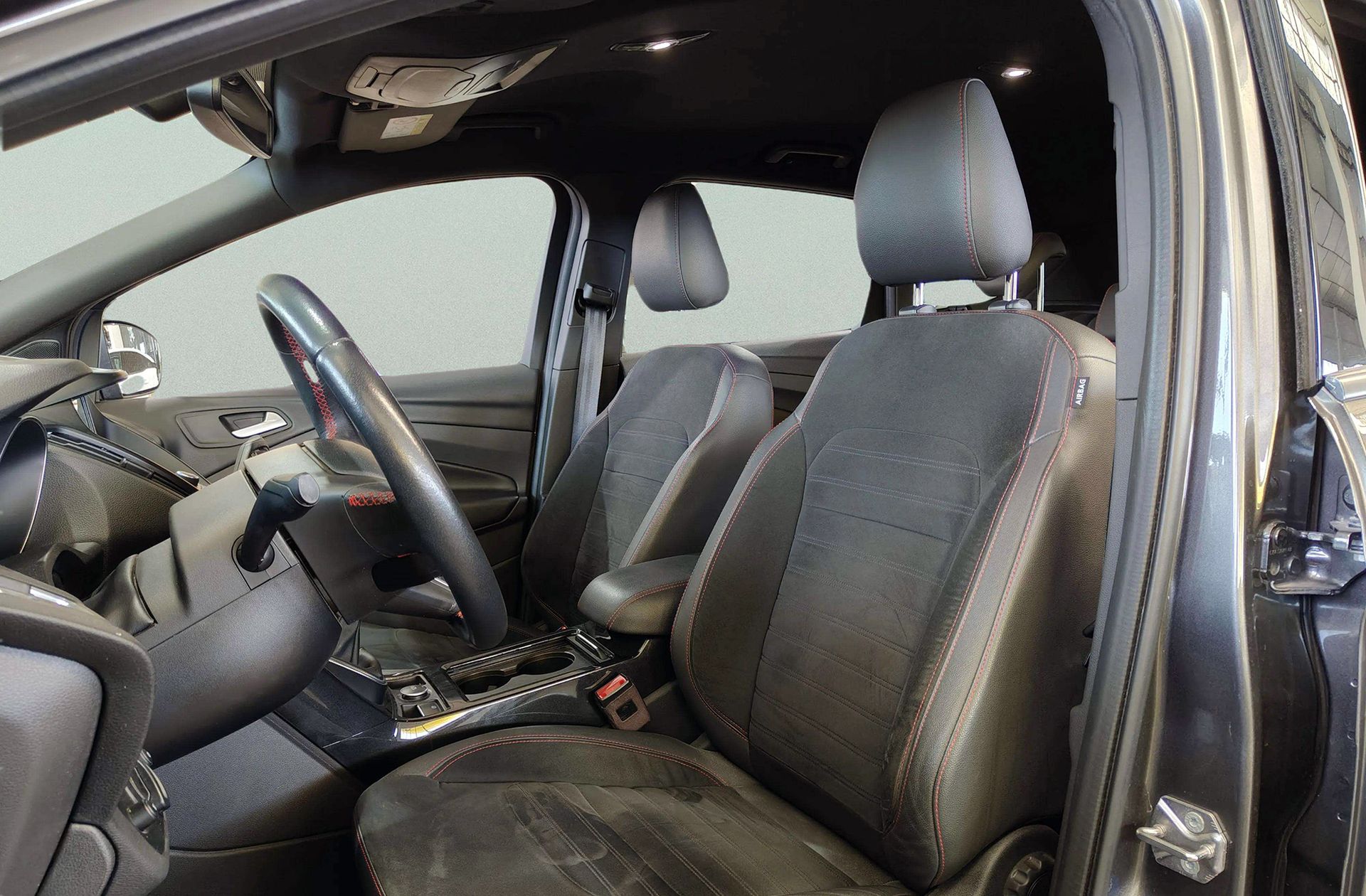 Ford Kuga 1.5 EcoBoost ST-Line 4x2 - foto 11