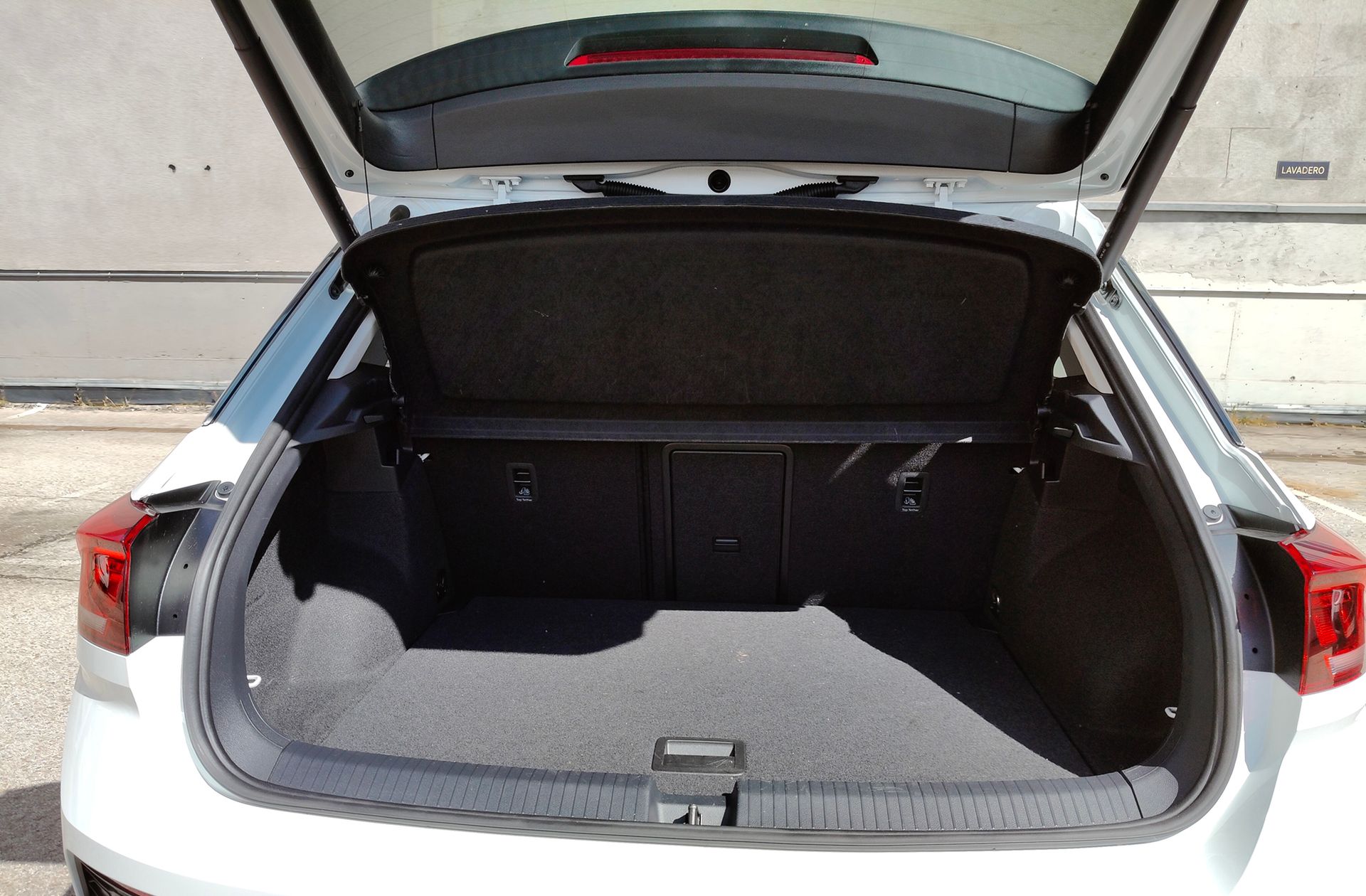 Volkswagen T-Roc Advance R-Line 1.5 TSI DSG - foto 18