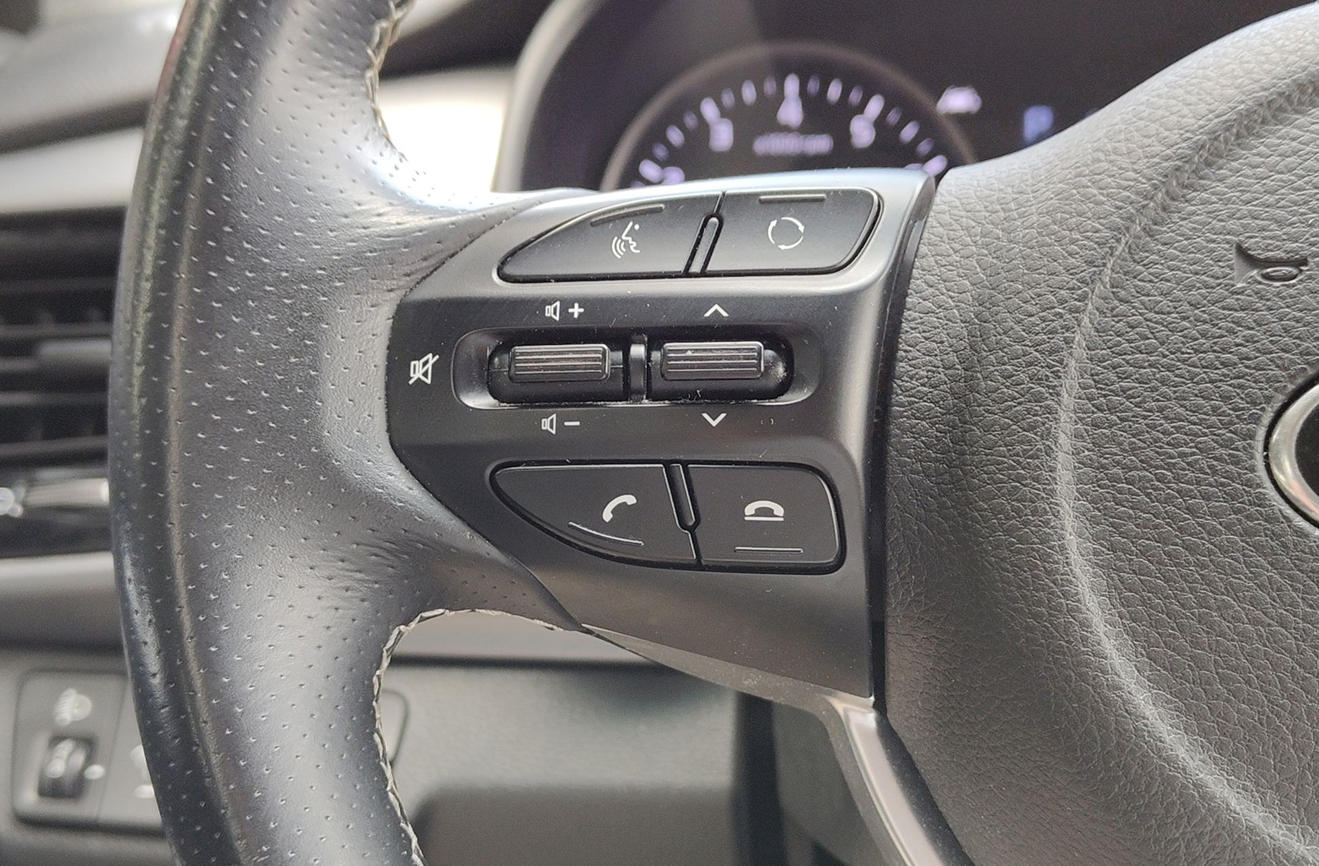 Kia Stonic 1.0 T-GDi Tech DCT - foto 29