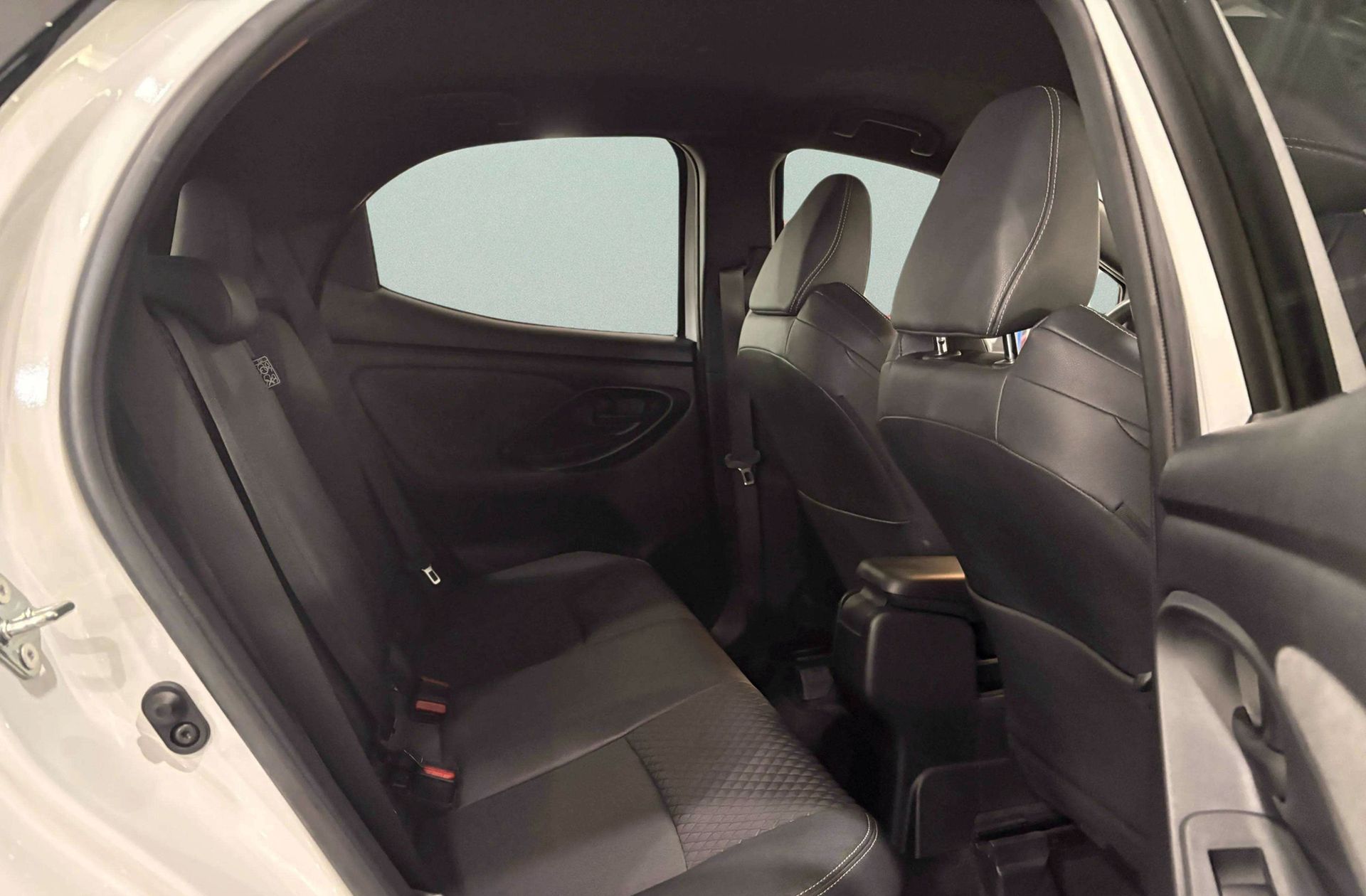 Toyota Yaris 120H Style - foto 17