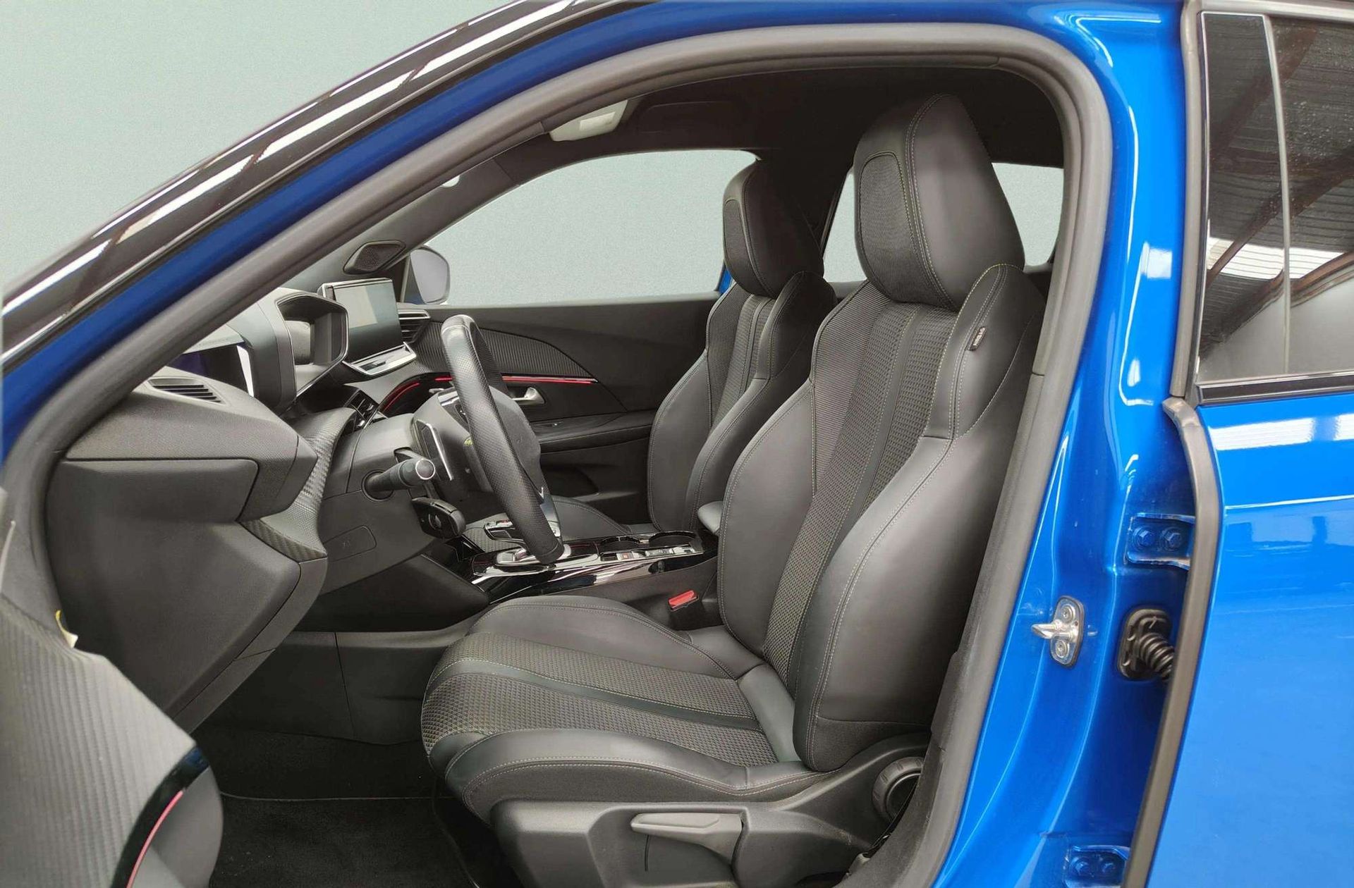 Peugeot 2008 BlueHDi 130 GT EAT8 - foto 13